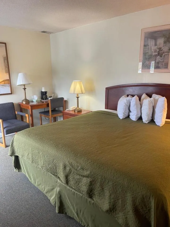 Knights Inn Mackinaw City