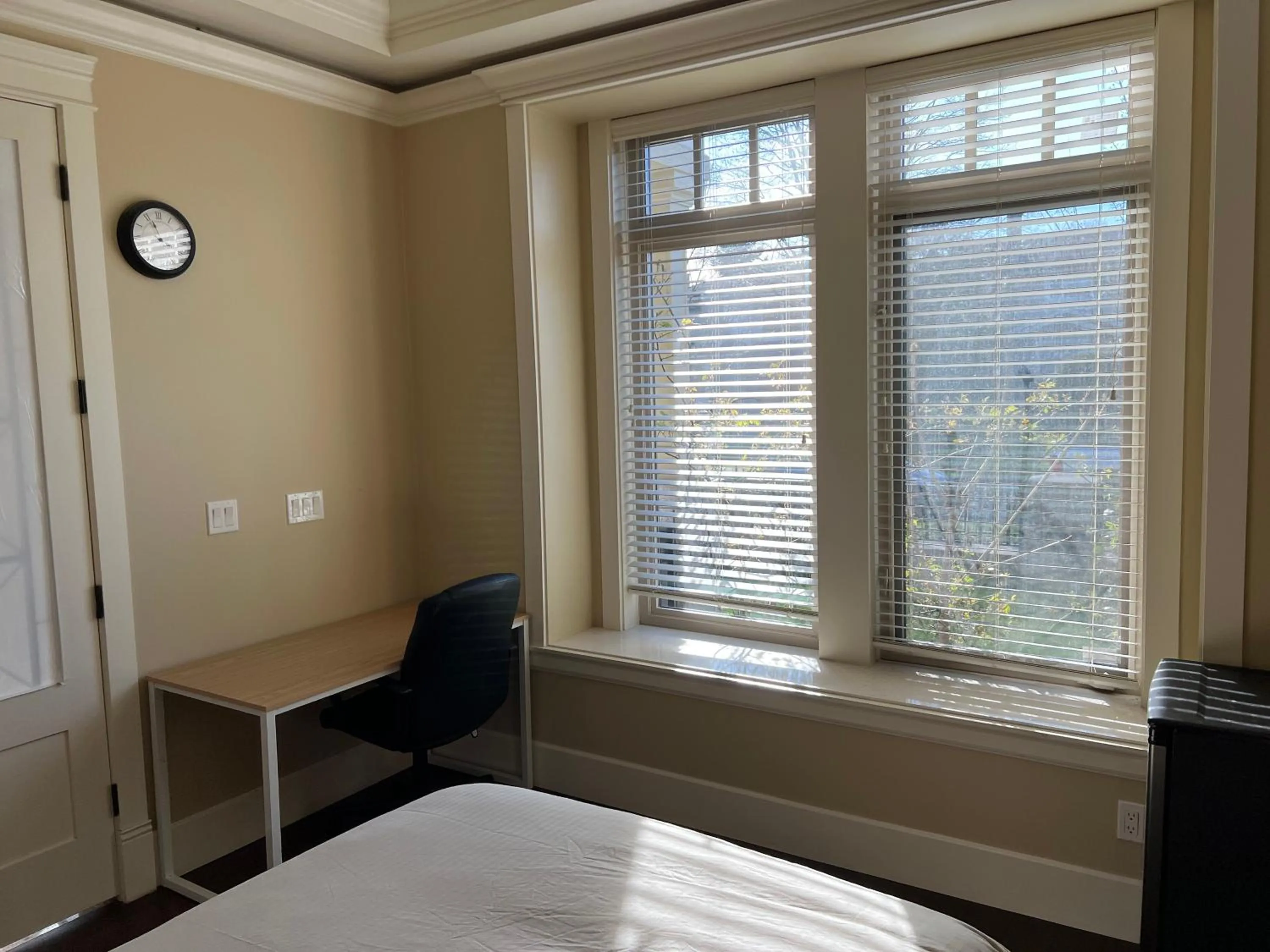 Photo of the whole room, Bed in Mike's Luxury House