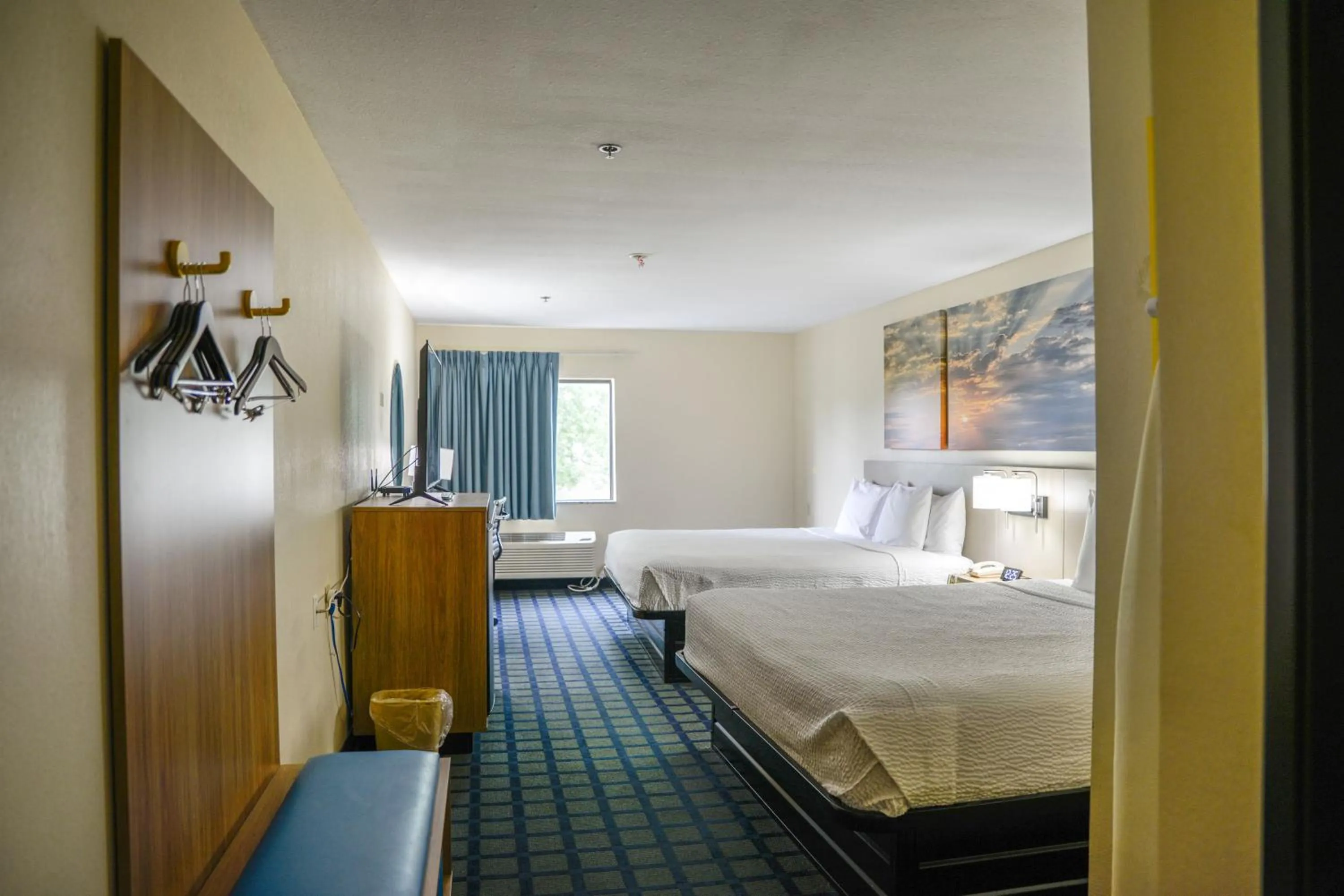 Bedroom, Bed in Days Inn by Wyndham Mount Vernon