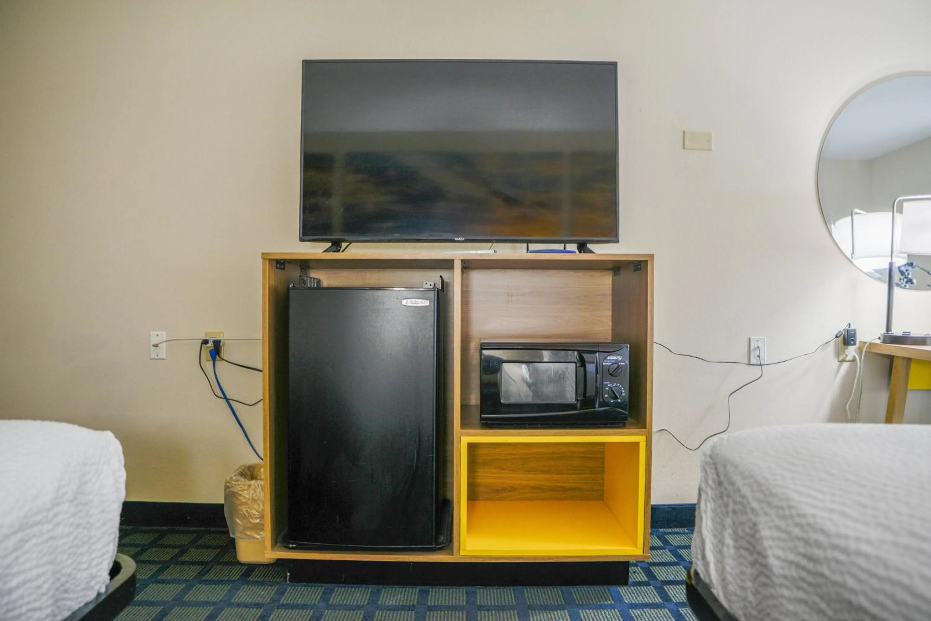Bedroom, Bed in Days Inn by Wyndham Mount Vernon