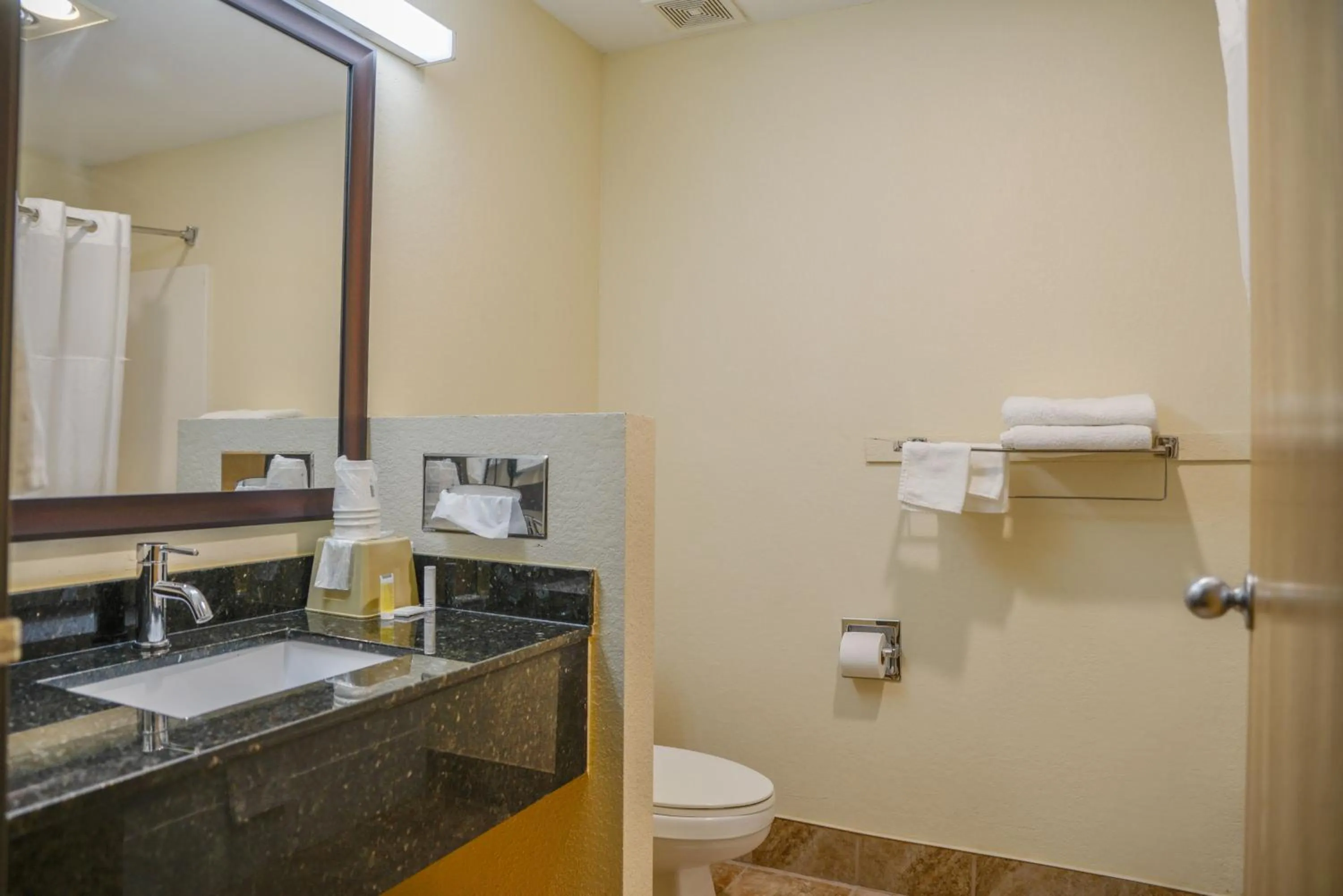 Bathroom in Days Inn by Wyndham Mount Vernon