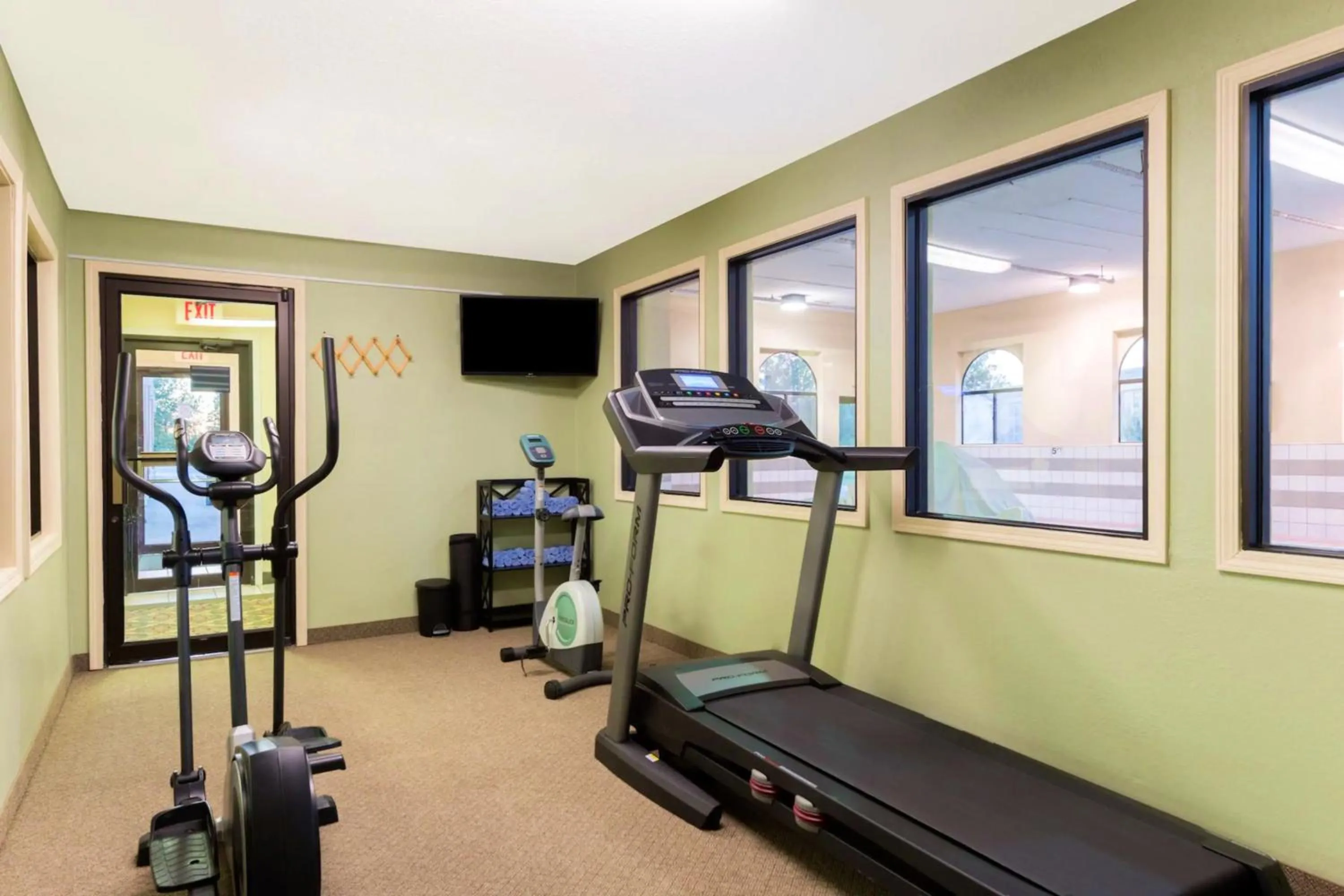 Fitness centre/facilities in Days Inn by Wyndham Mount Vernon