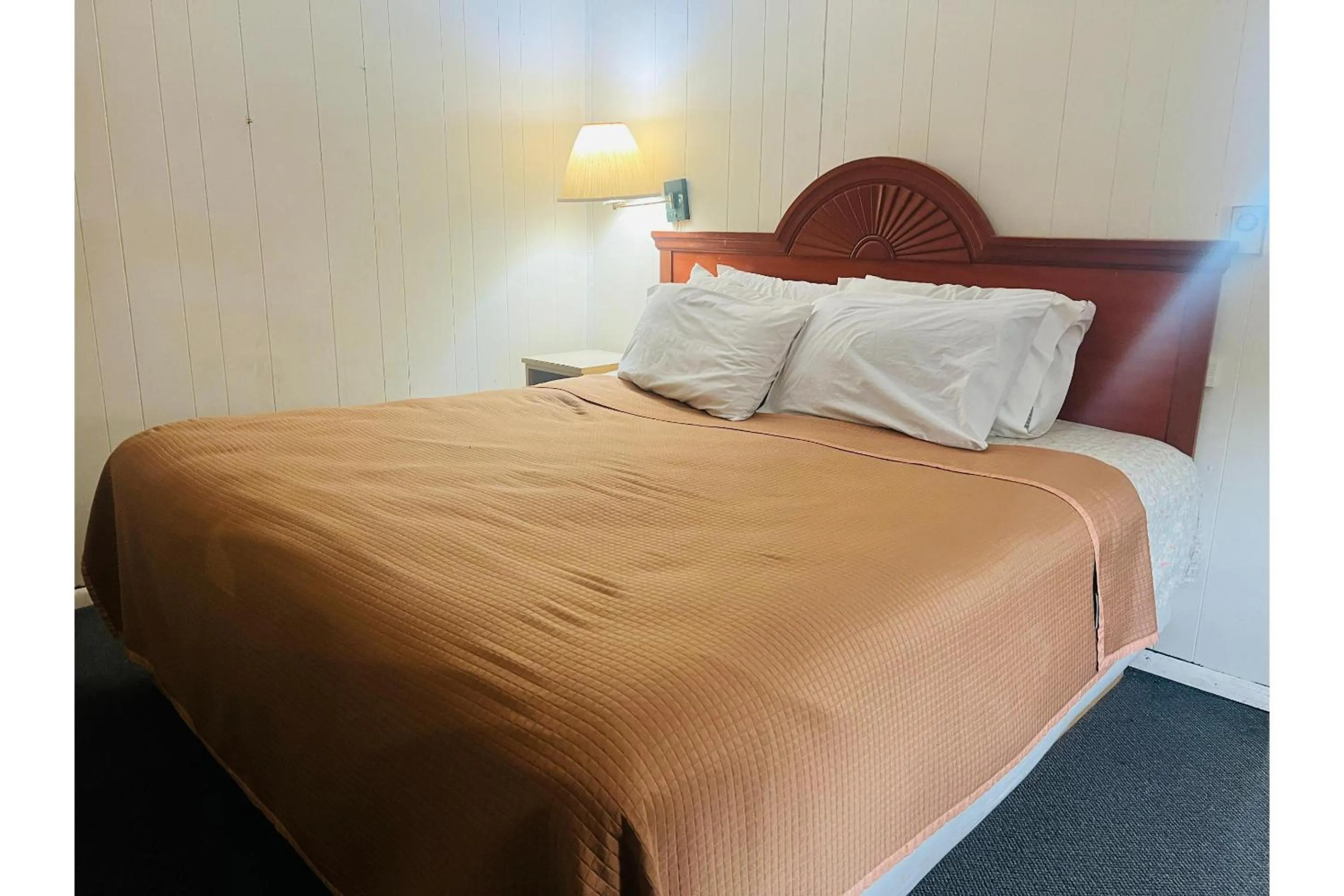 Bedroom in Capital O Sparta Motel Near Carbondale