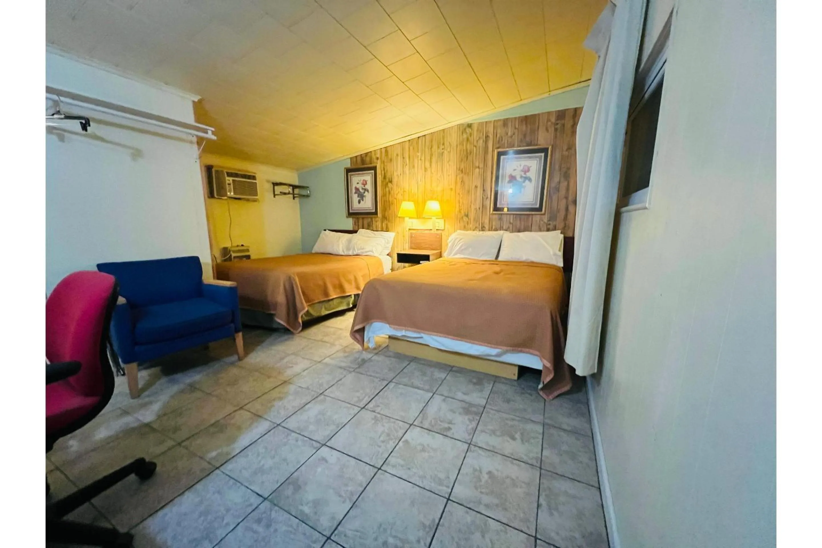 Bedroom in Capital O Sparta Motel Near Carbondale