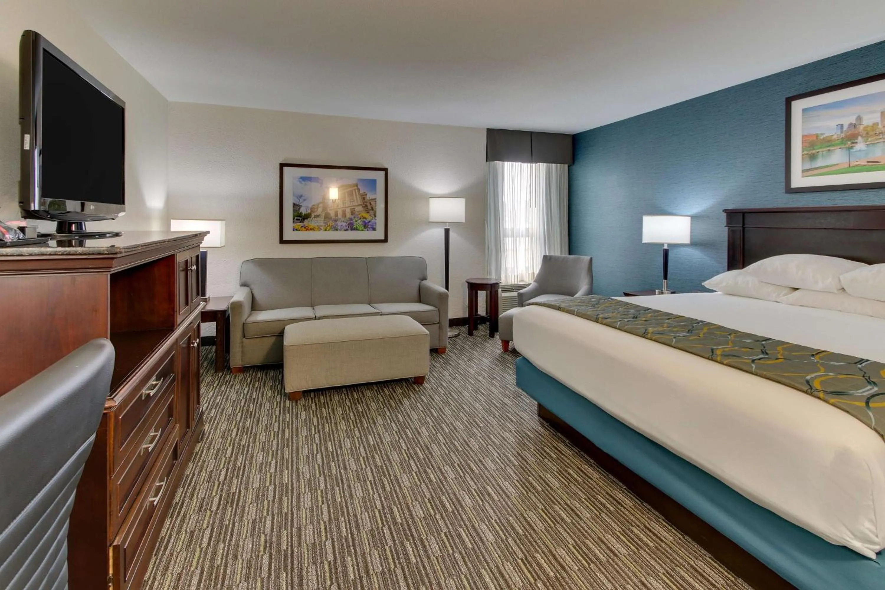 Photo of the whole room, Bed in Best Western Plus Indianapolis North at Pyramids