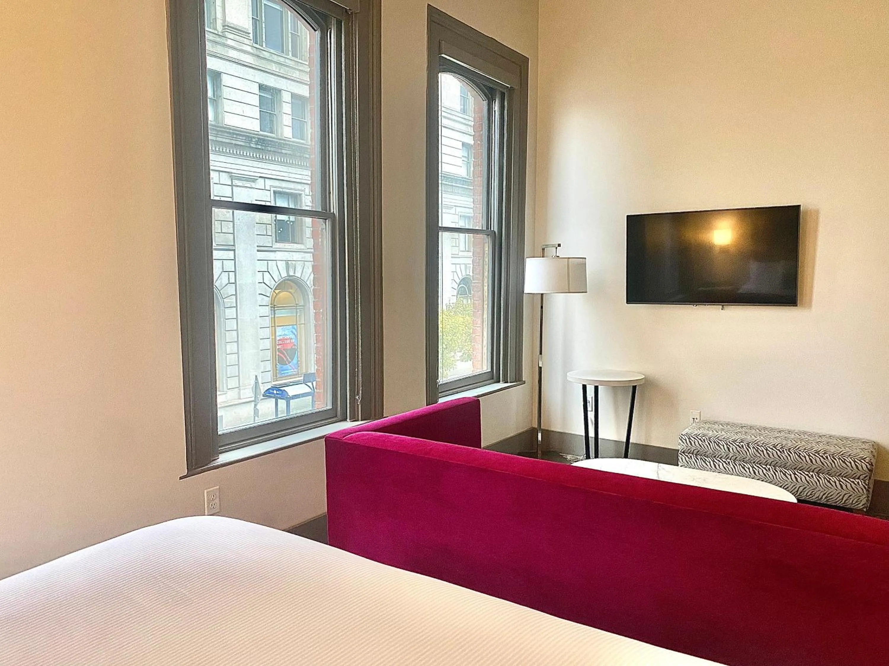 Bedroom, Bed in Harlow Hotel