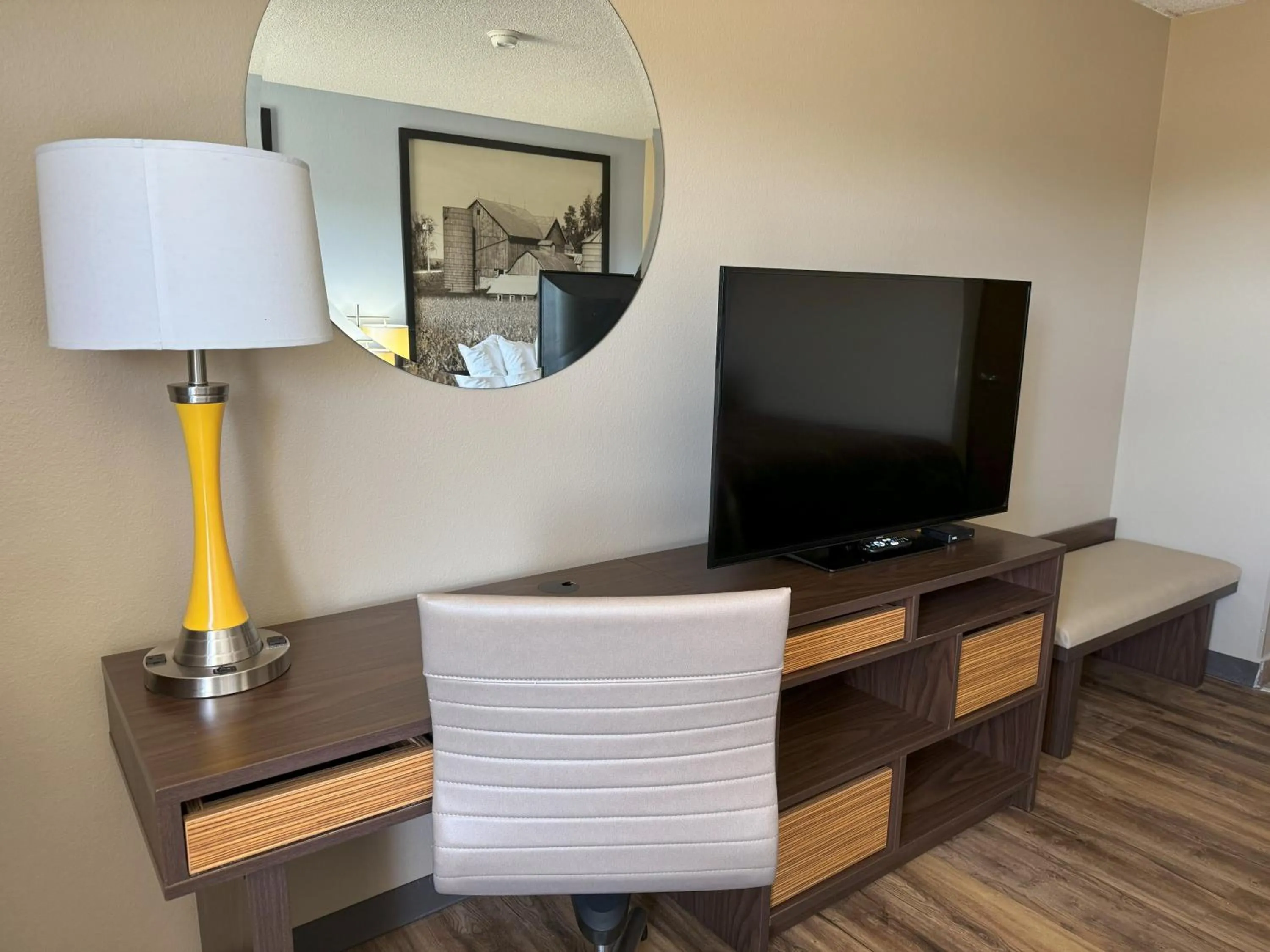 Super 8 by Wyndham Winfield-Quail Ridge Area