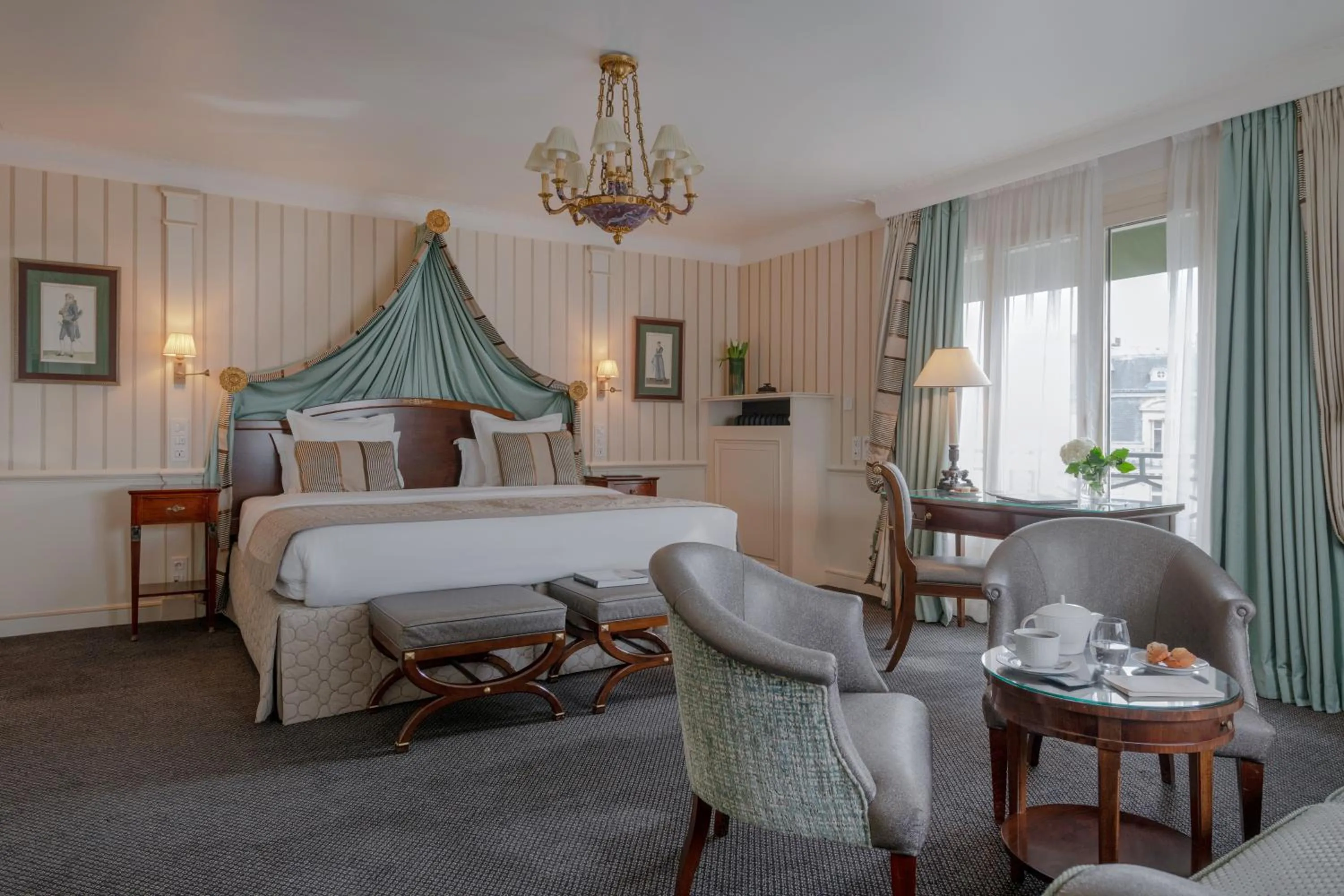 Bed in Hôtel Napoleon Paris