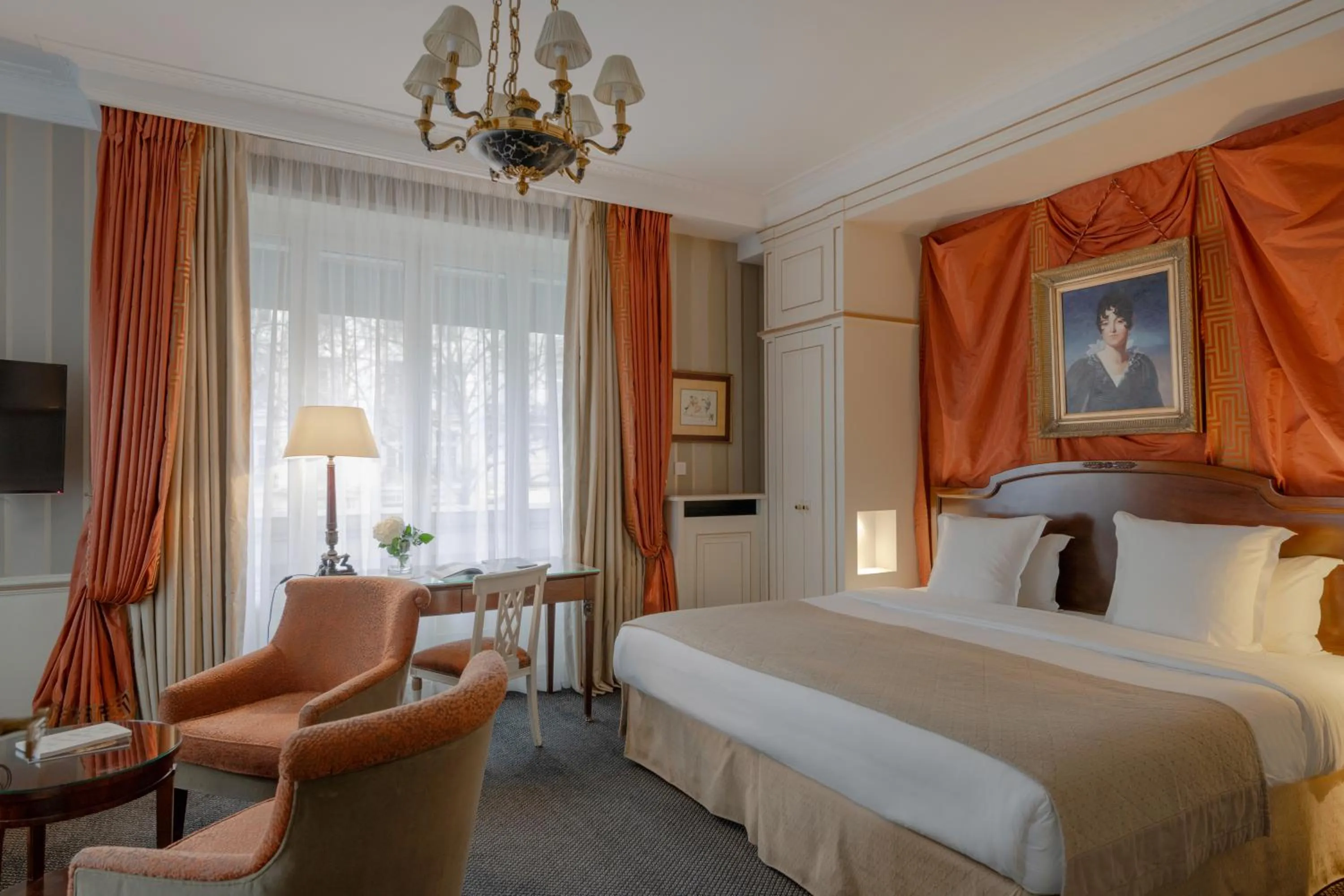 Bed in Hôtel Napoleon Paris