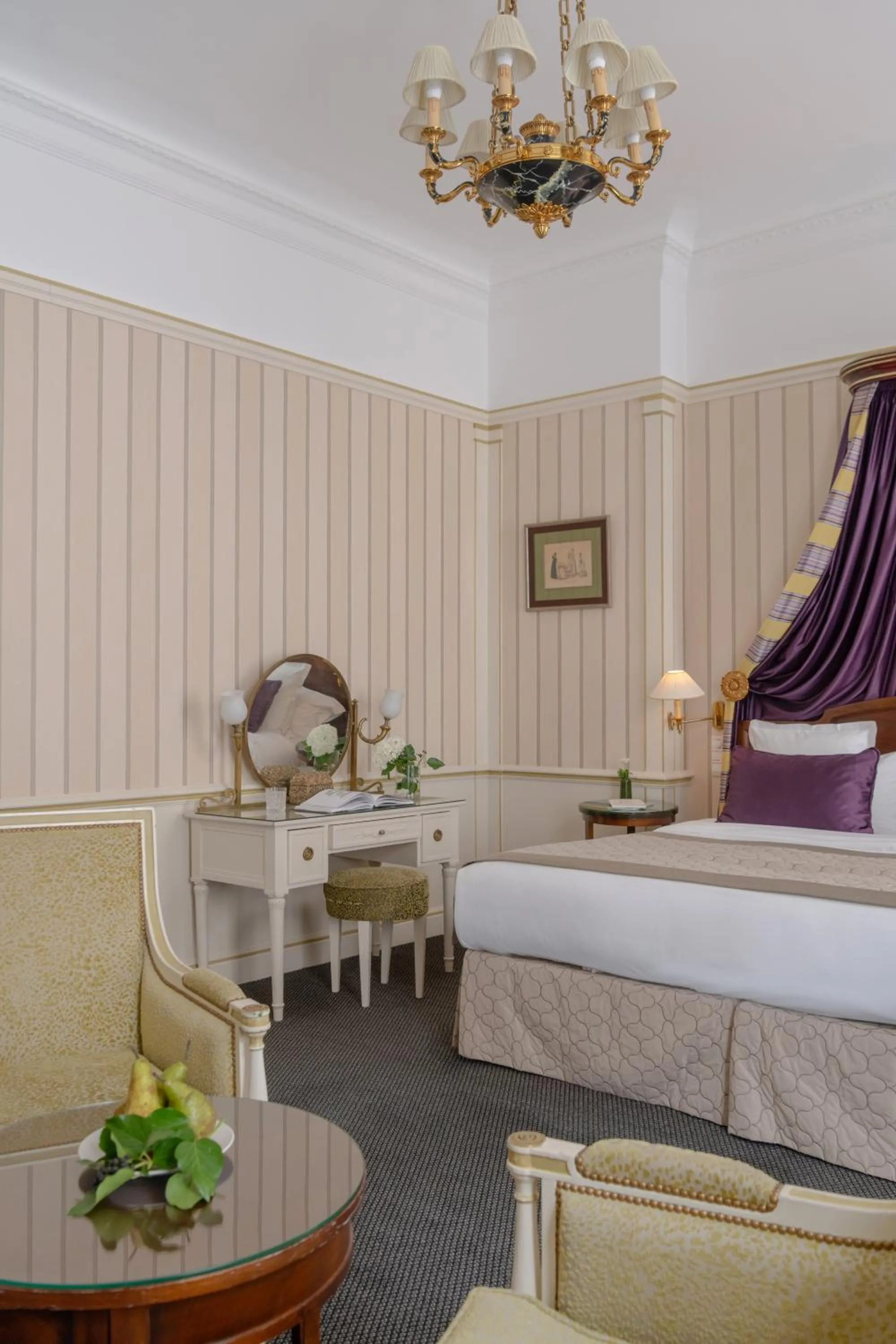 Photo of the whole room, Bed in Hôtel Napoleon Paris