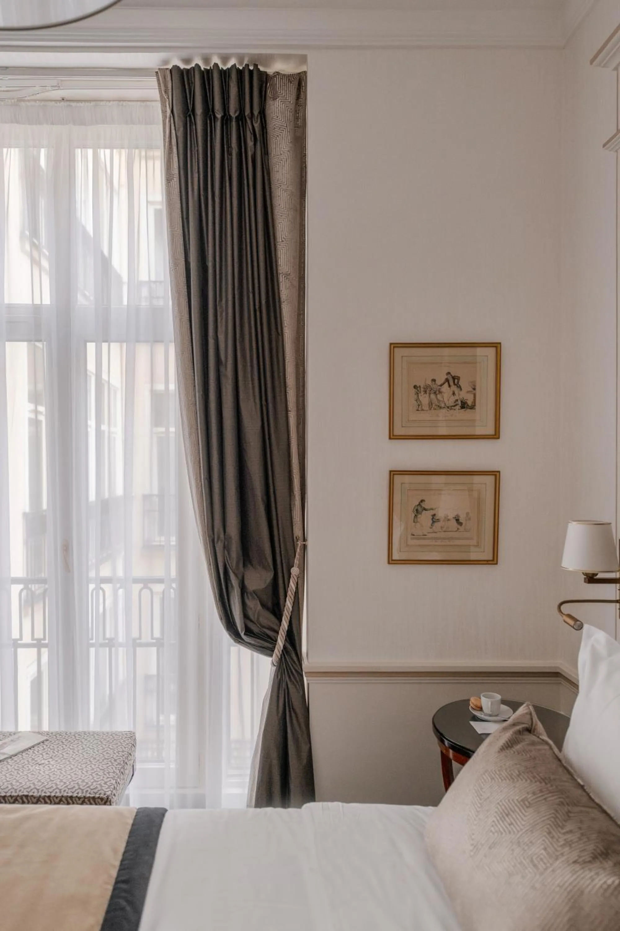 Bed in Hôtel Napoleon Paris