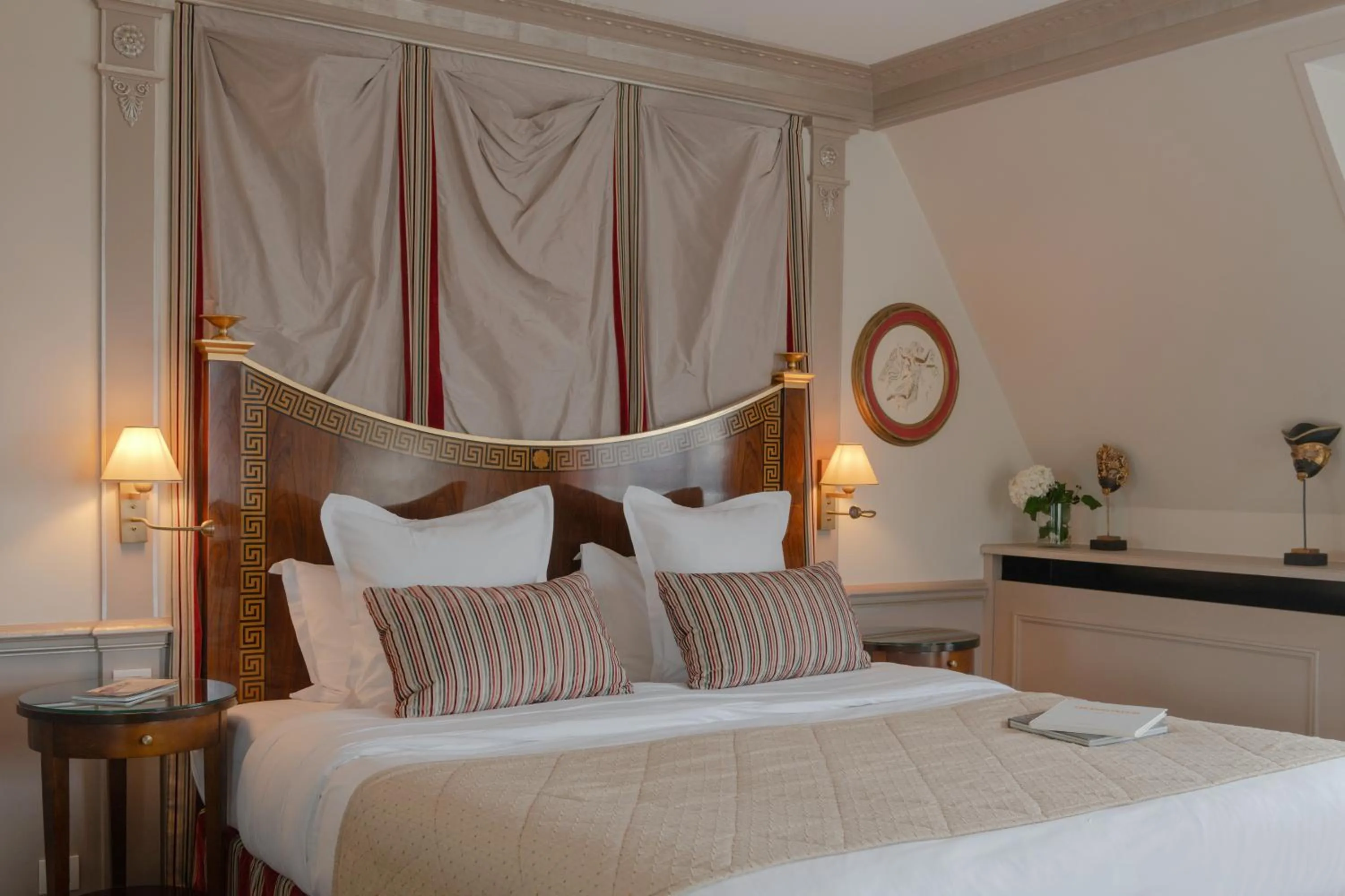 Bed in Hôtel Napoleon Paris