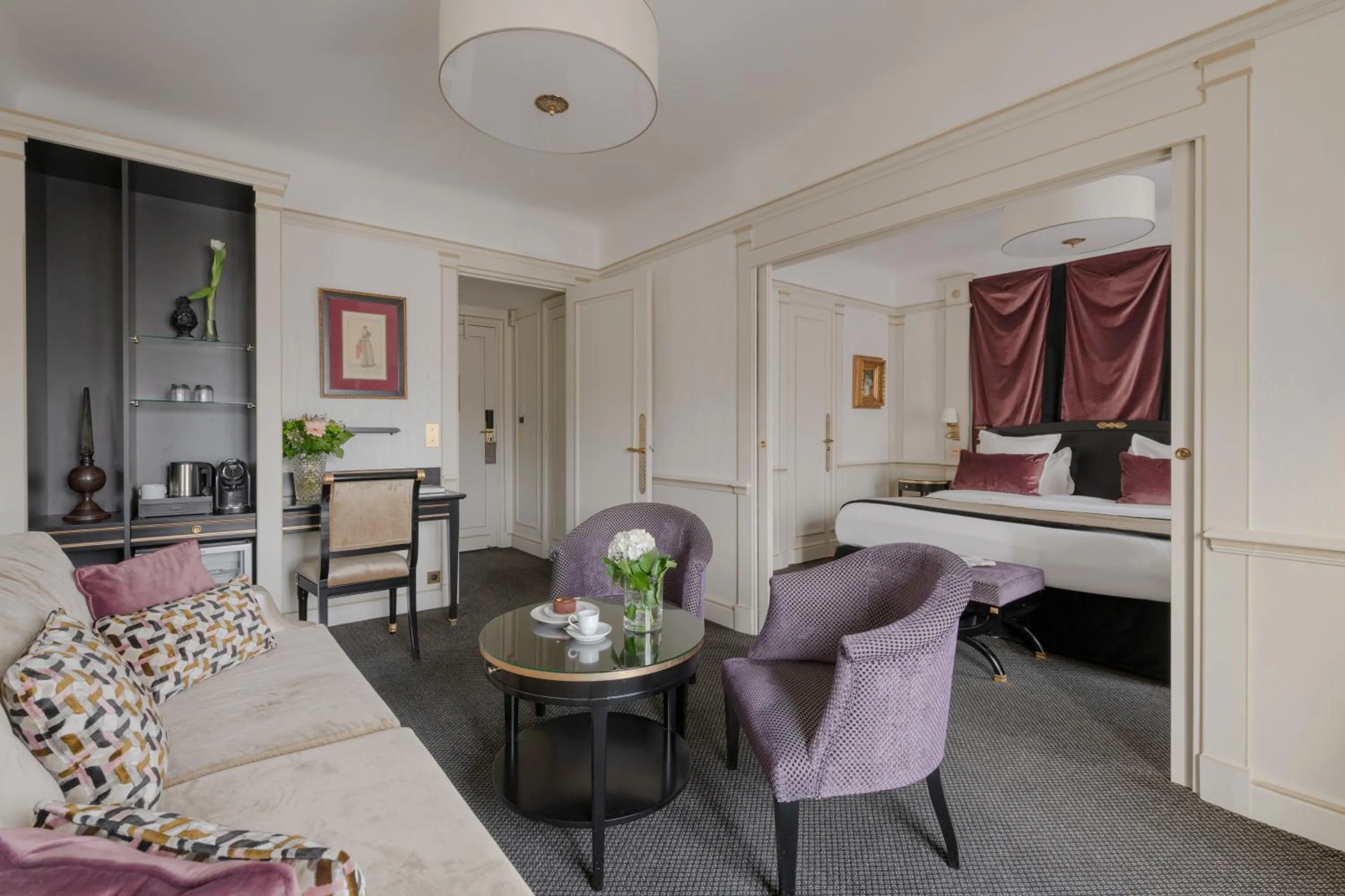 Bed in Hôtel Napoleon Paris