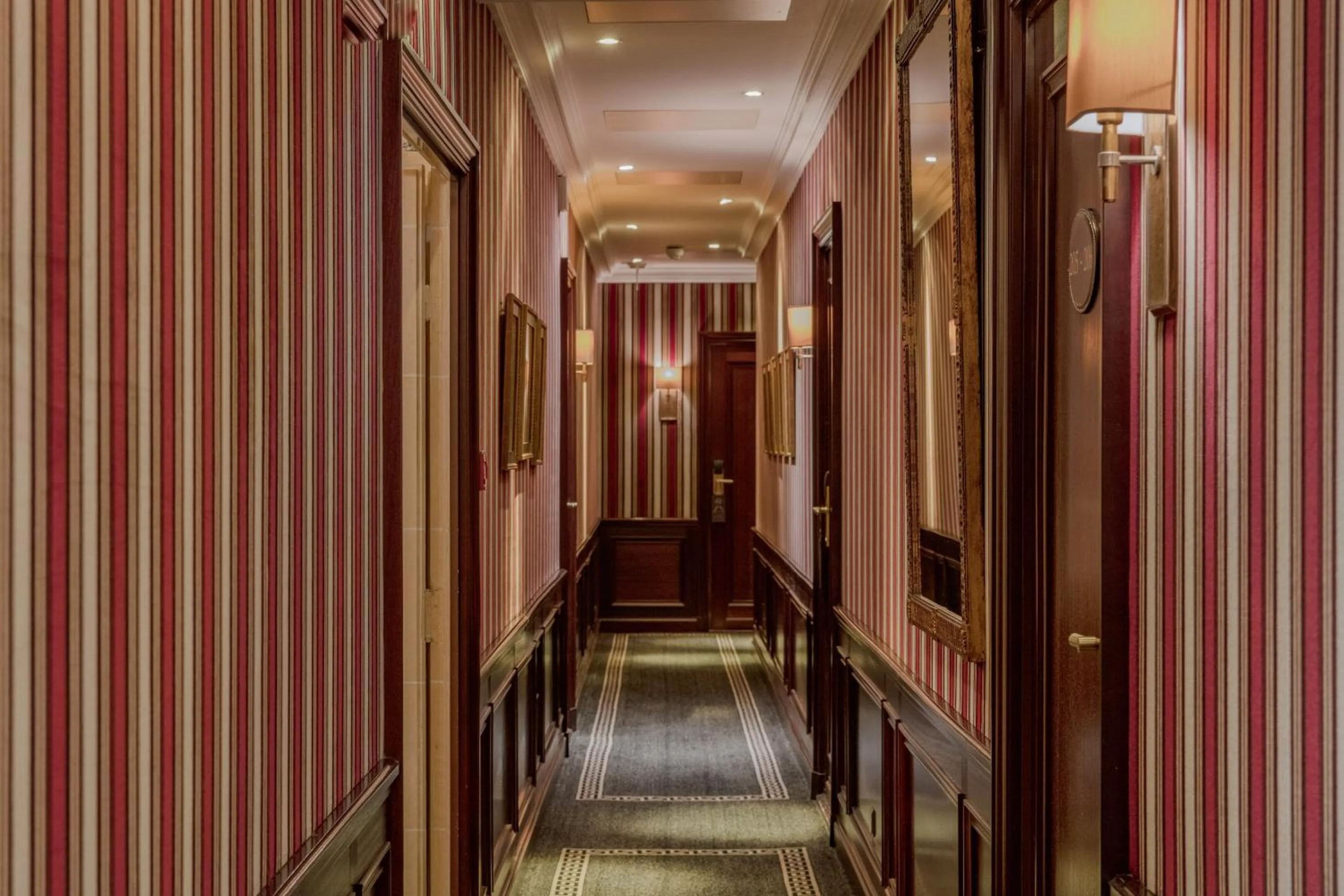 Property building in Hôtel Napoleon Paris