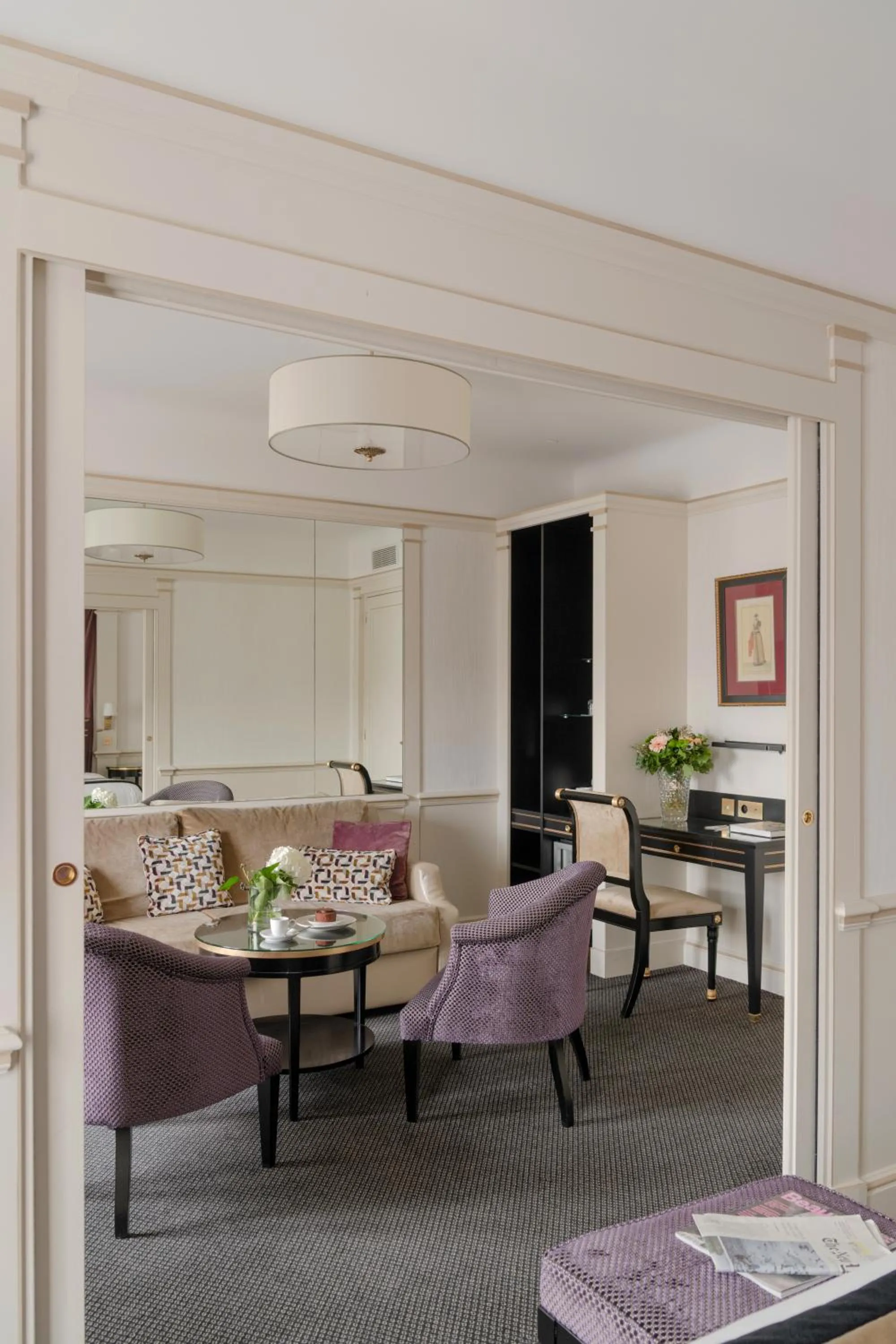 Living room in Hôtel Napoleon Paris