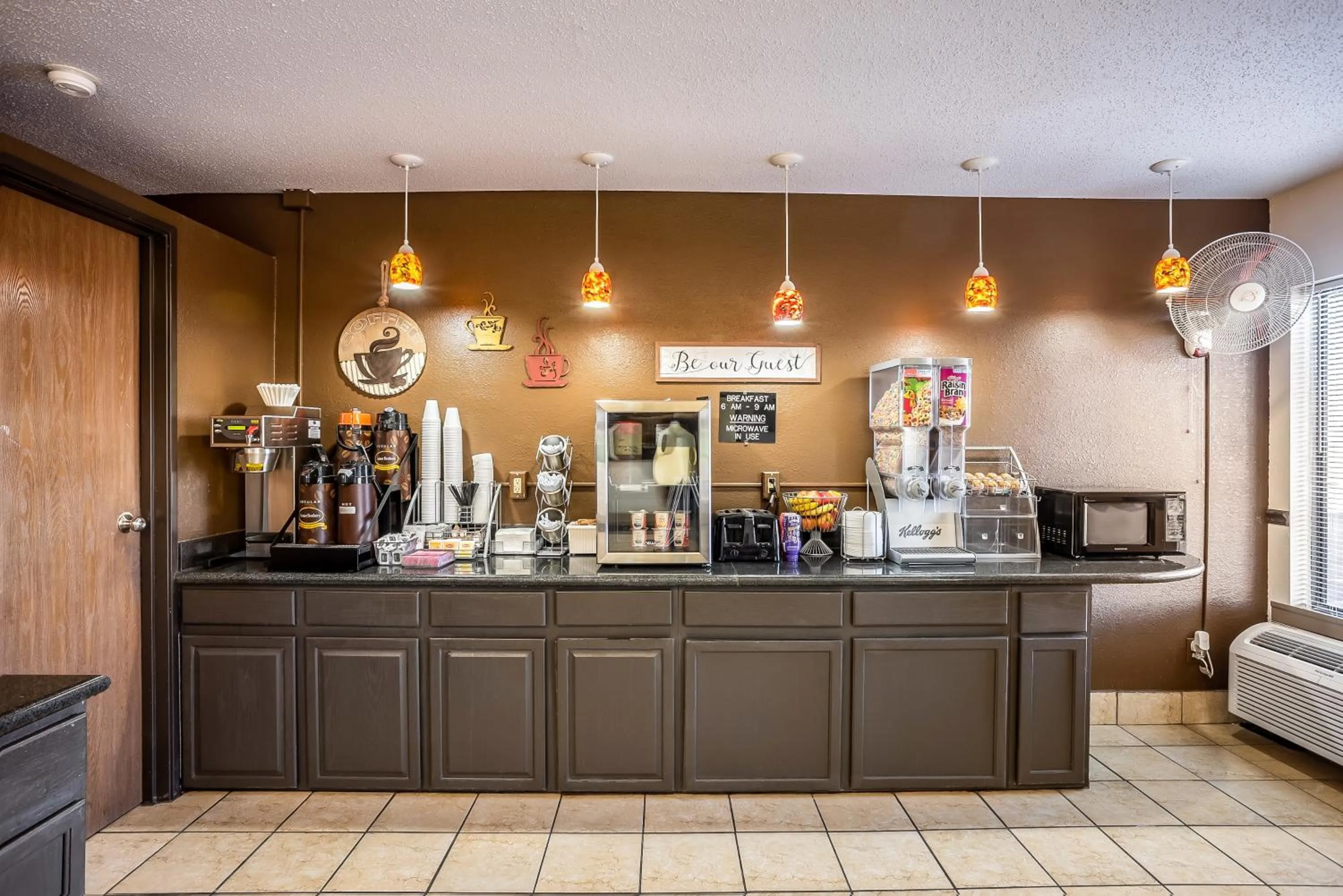 Restaurant/places to eat in Super 8 by Wyndham Galesburg