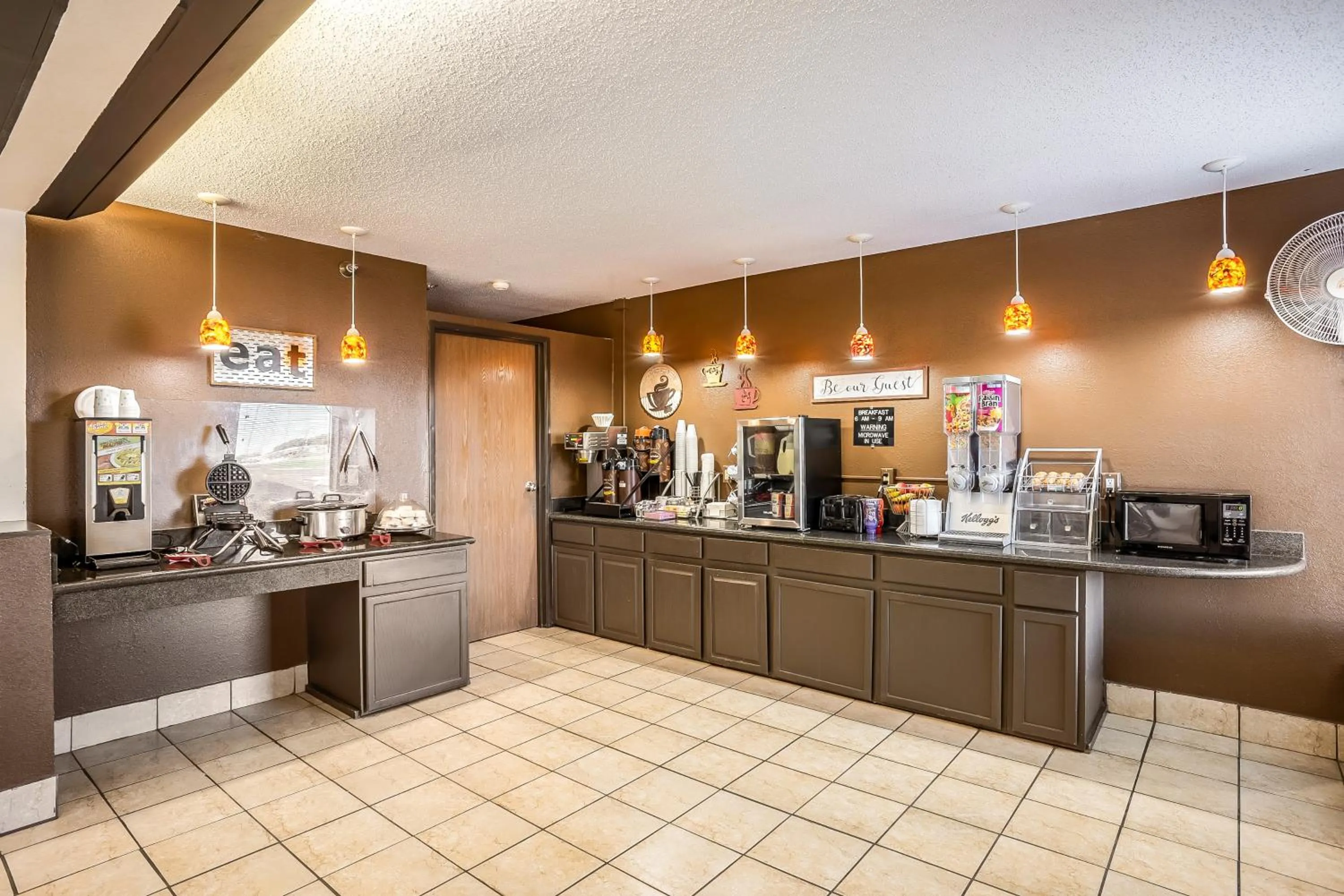 Restaurant/places to eat in Super 8 by Wyndham Galesburg