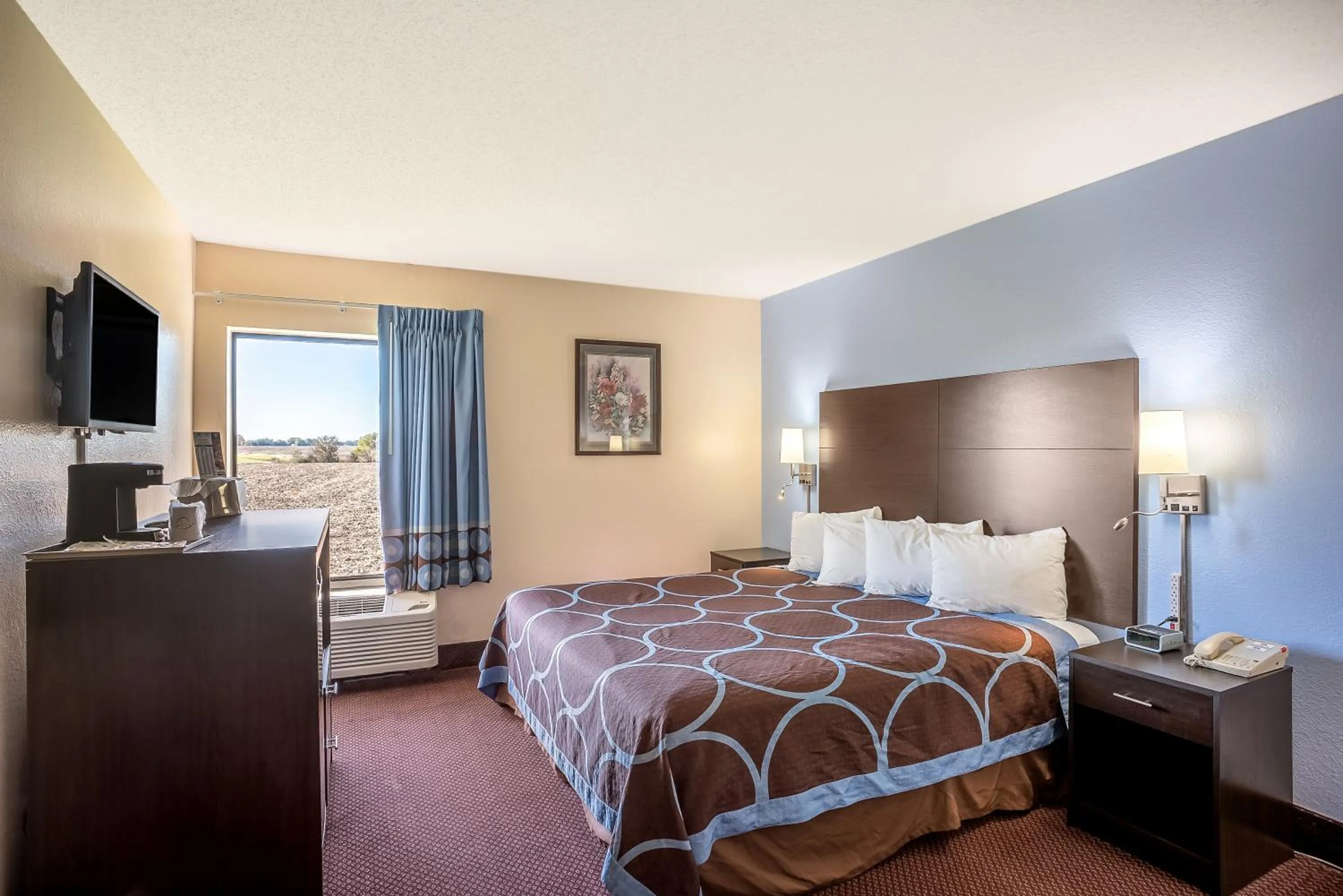 Bedroom, Bed in Super 8 by Wyndham Galesburg