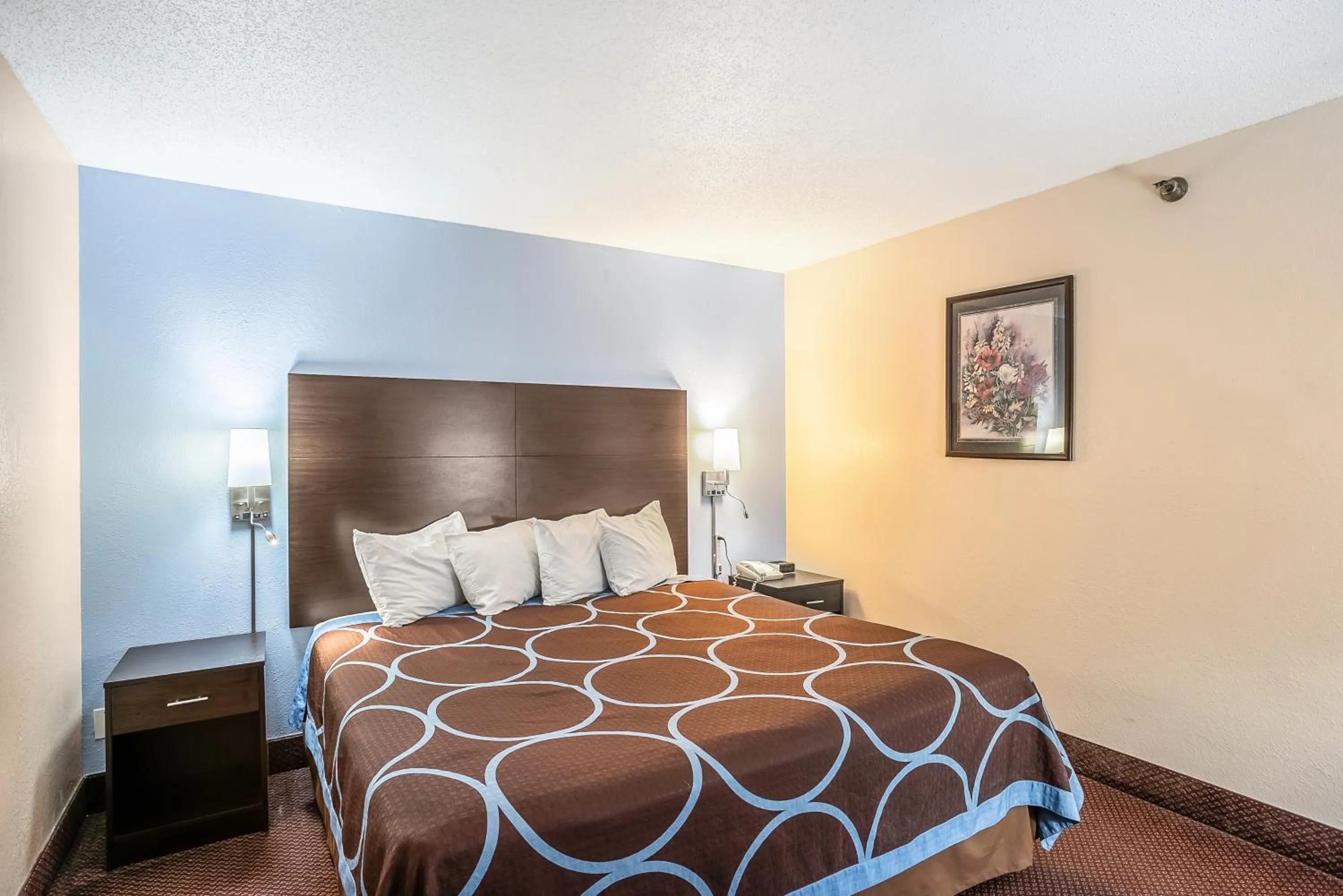 Bedroom, Bed in Super 8 by Wyndham Galesburg