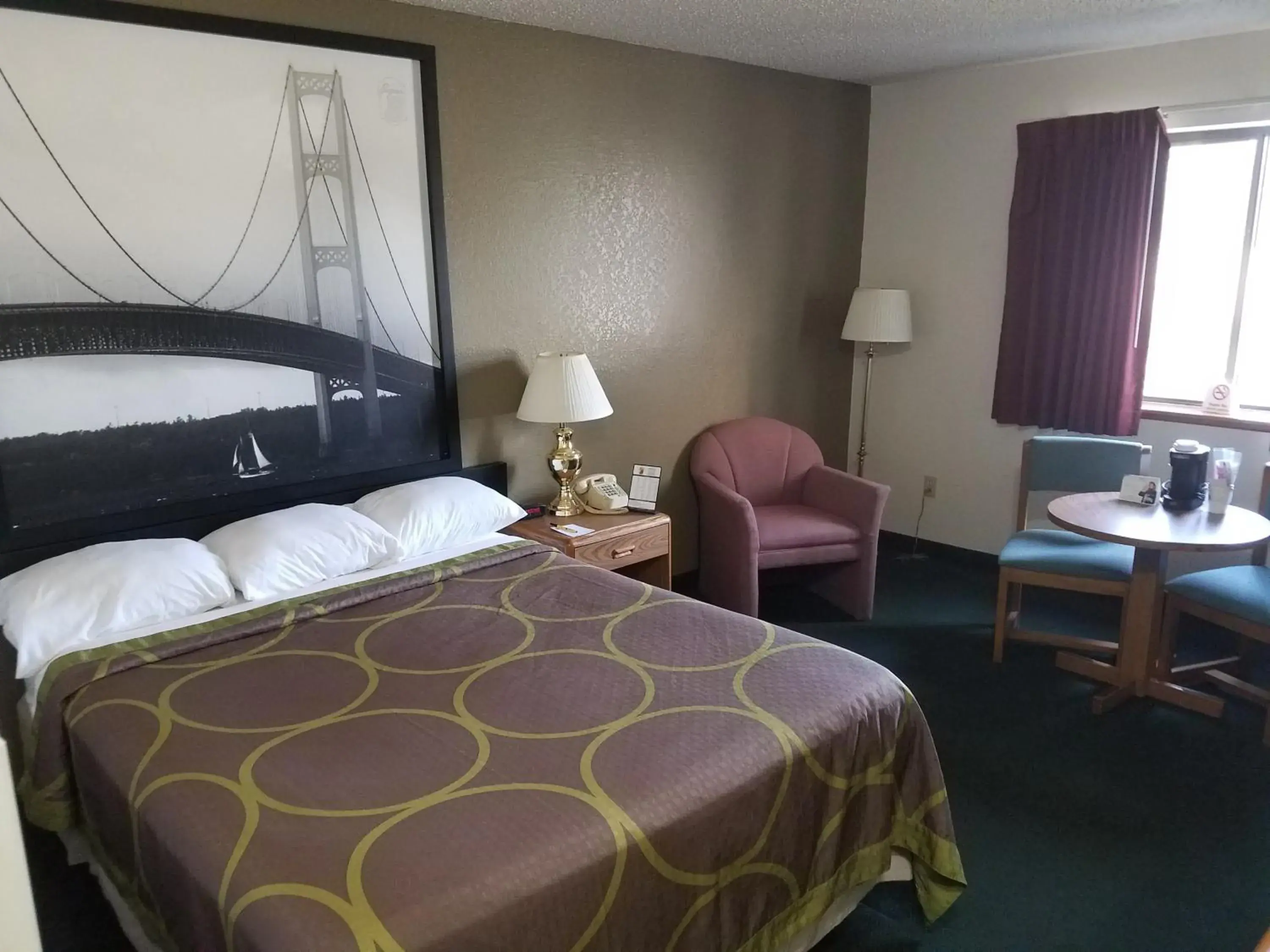 Queen Room - Non-Smoking in Super 8 by Wyndham Houghton Lake Queen Room - Non-Smoking in Super 8 by Wyndham Houghton Lake