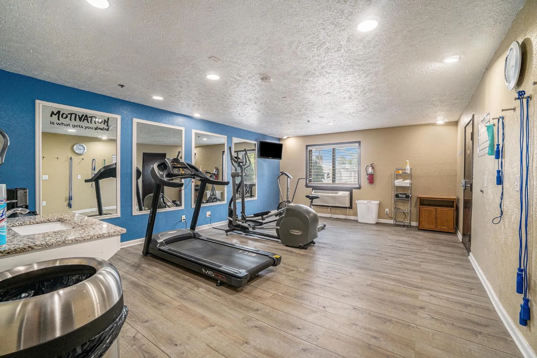 Fitness centre/facilities in Days Inn & Suites by Wyndham Traverse City