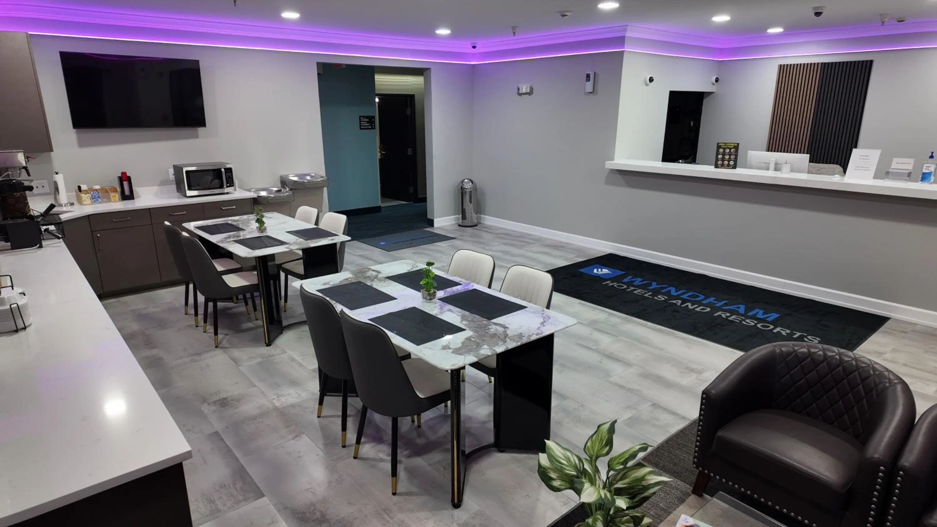 Super 8 by Wyndham Hampshire IL