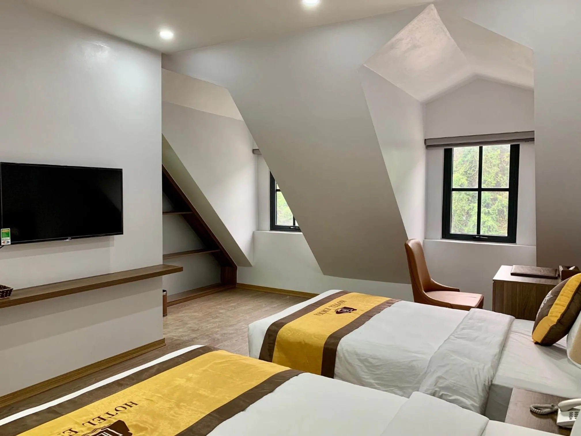 Photo of the whole room, Bed in Emma Hotel