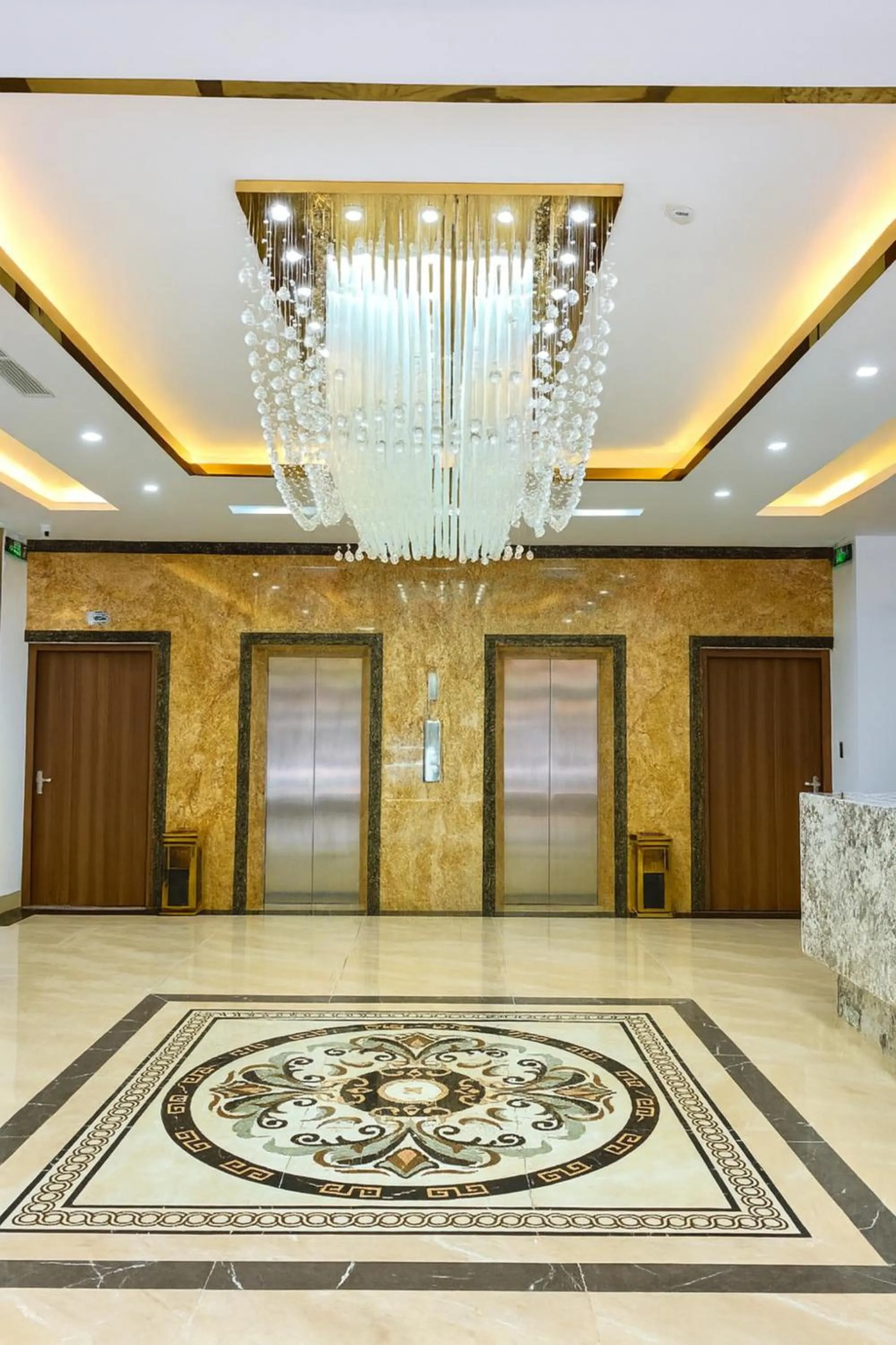 elevator in Emma Hotel