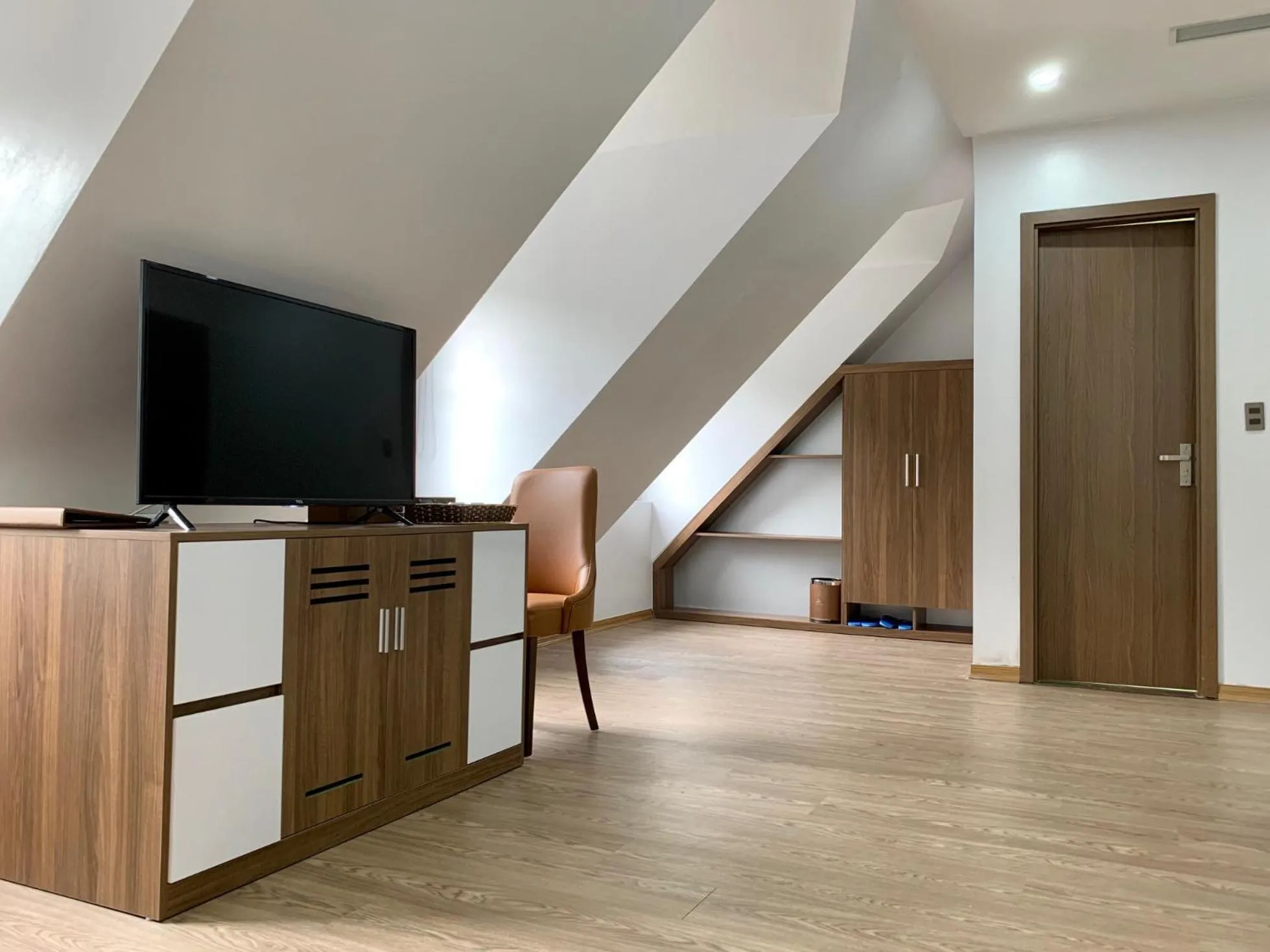 Communal lounge/ TV room in Emma Hotel