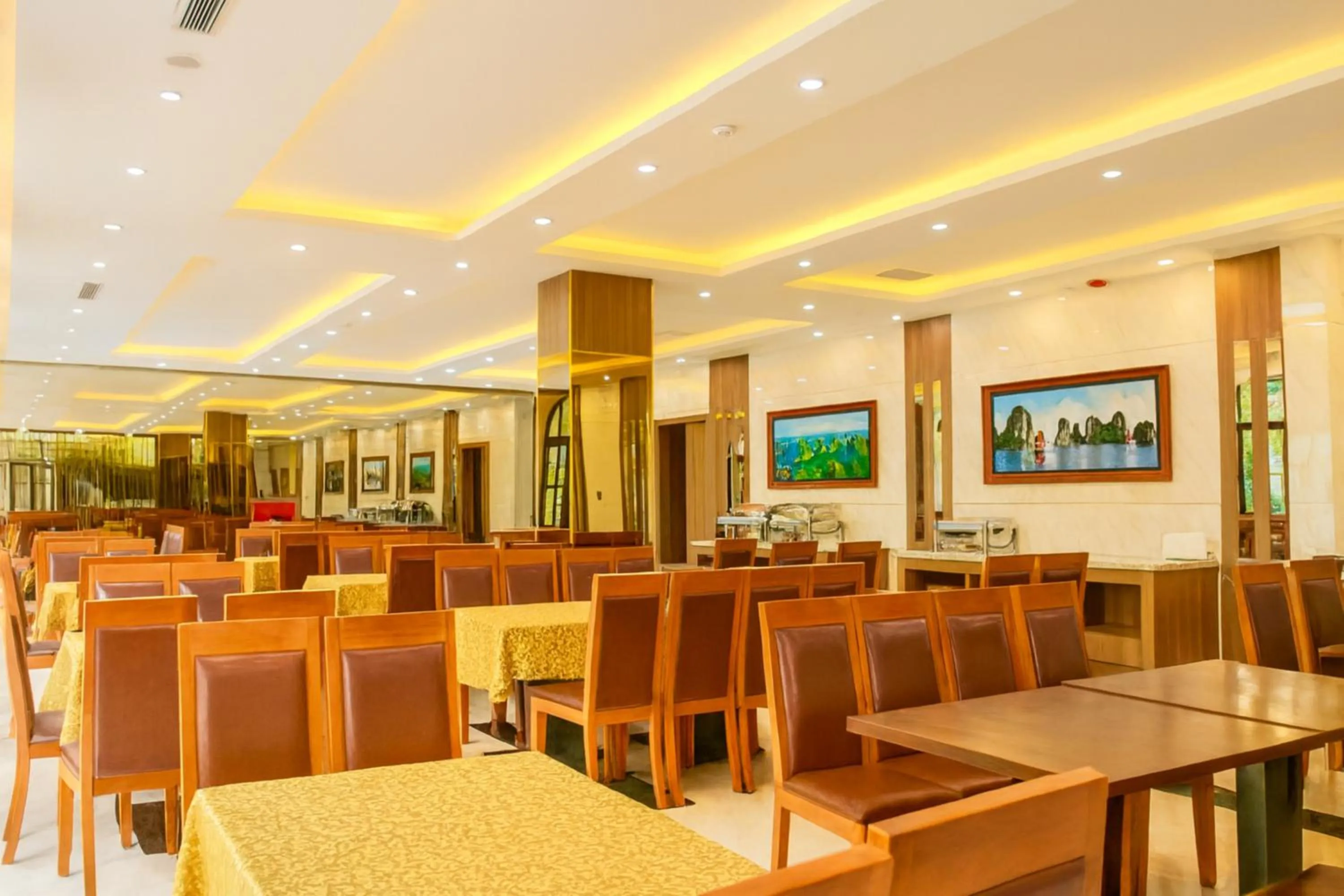 Restaurant/places to eat in Emma Hotel