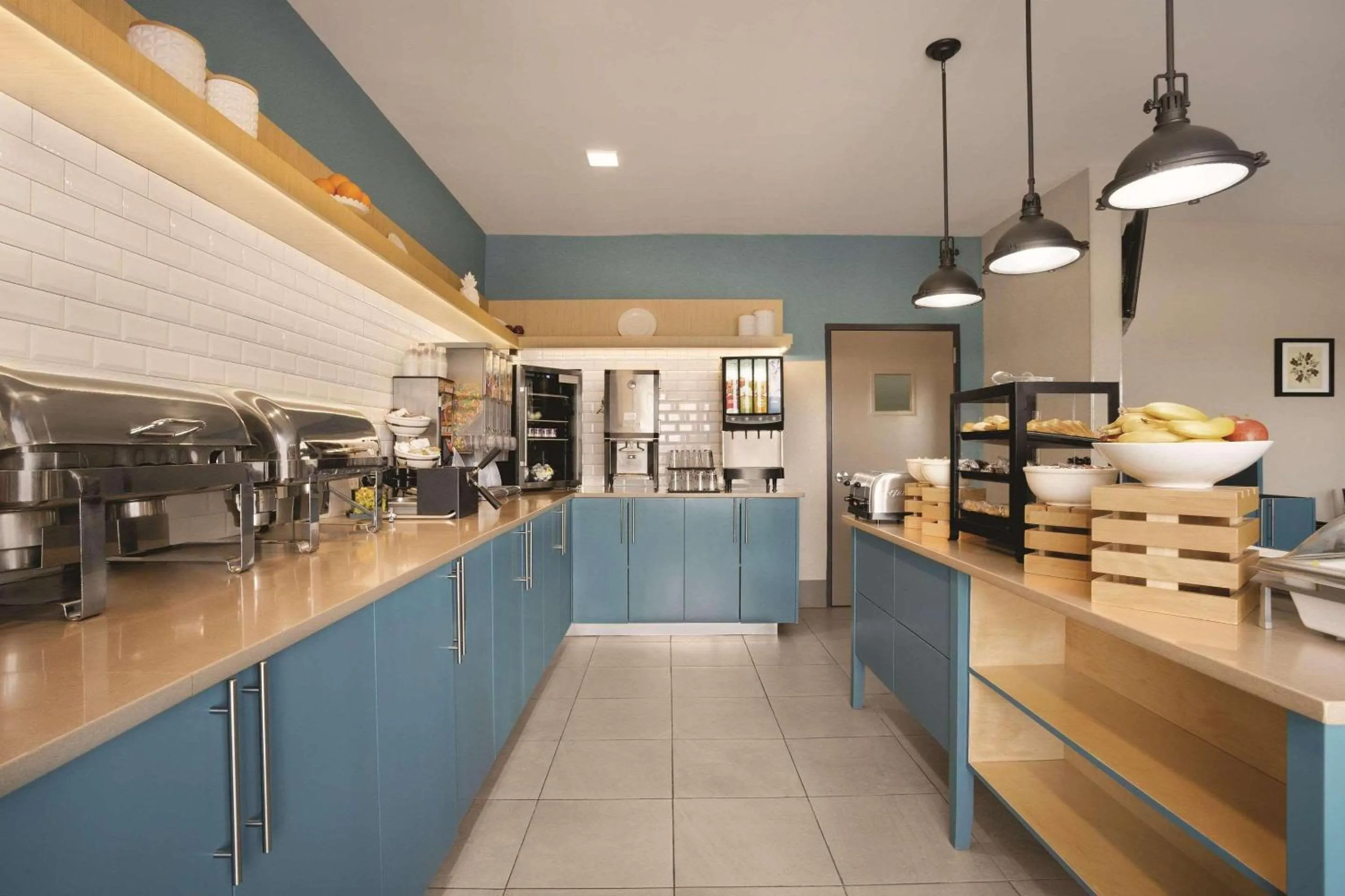 Breakfast in Country Inn & Suites by Radisson, Moline Airport