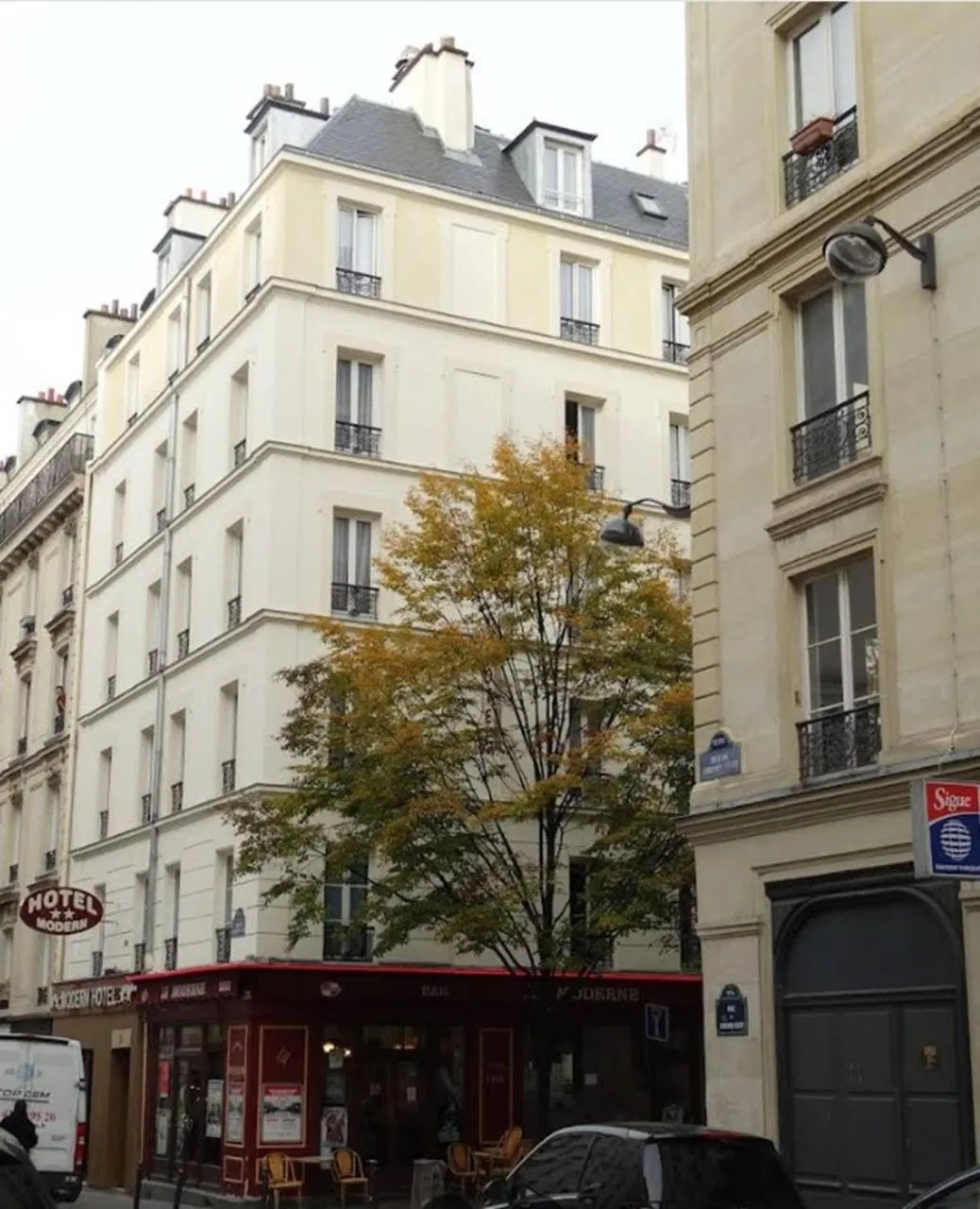 Facade/entrance in Modern Hotel
