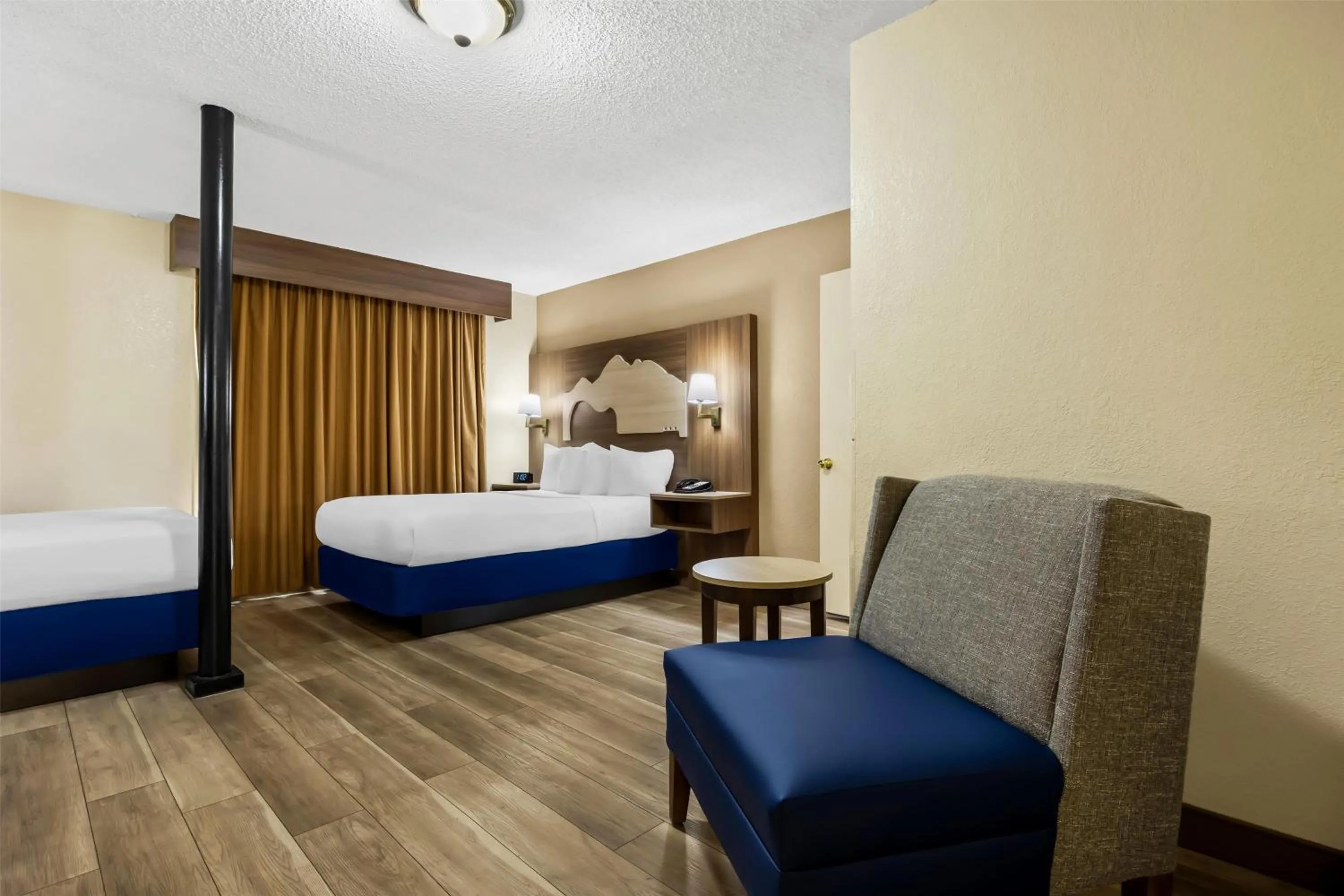 Photo of the whole room, Bed in Best Western Center Pointe Inn