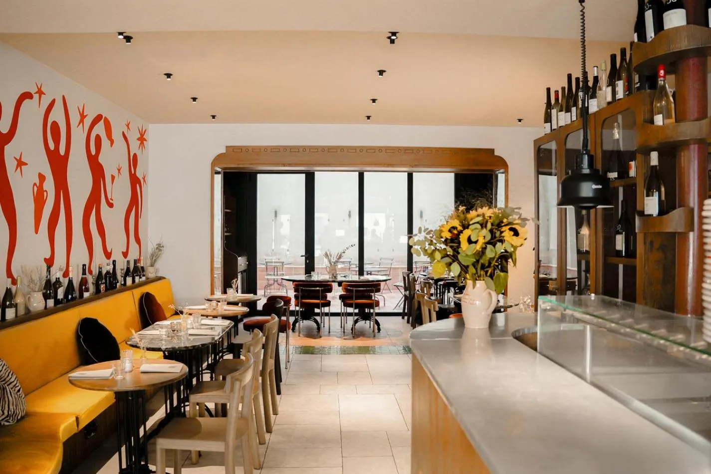 Restaurant/places to eat in Kraft Hotel