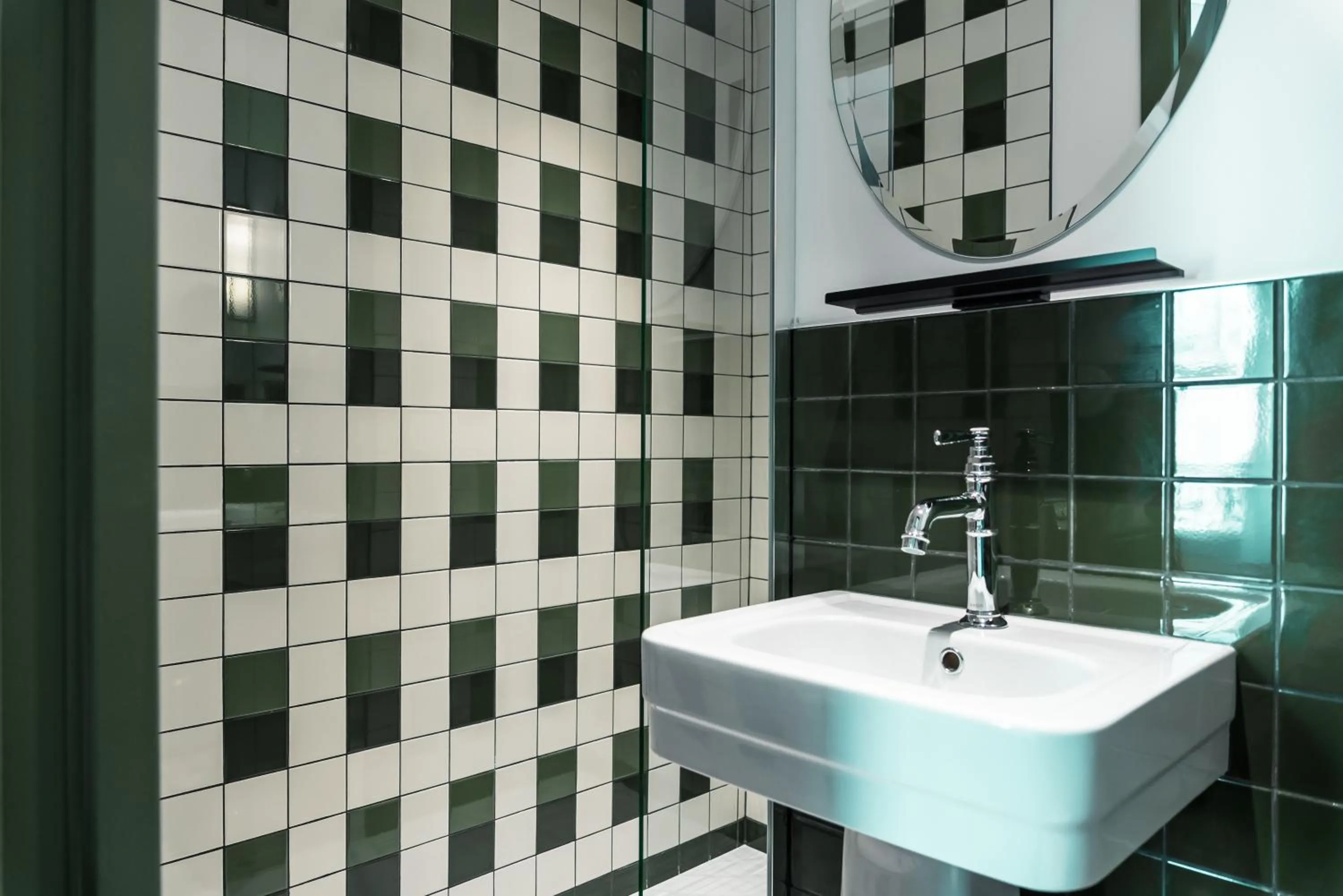 Shower in Kraft Hotel