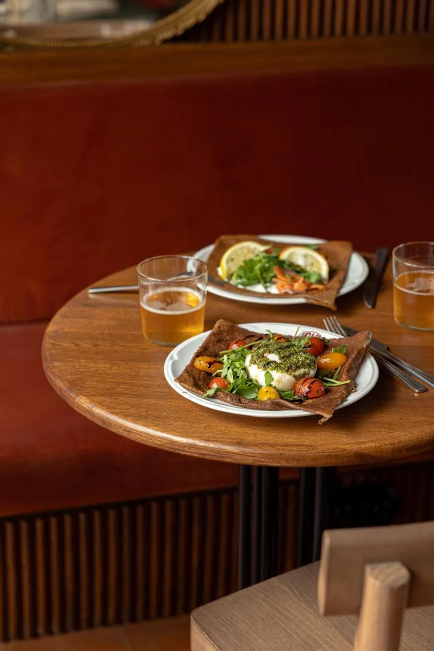 Restaurant/places to eat in Kraft Hotel