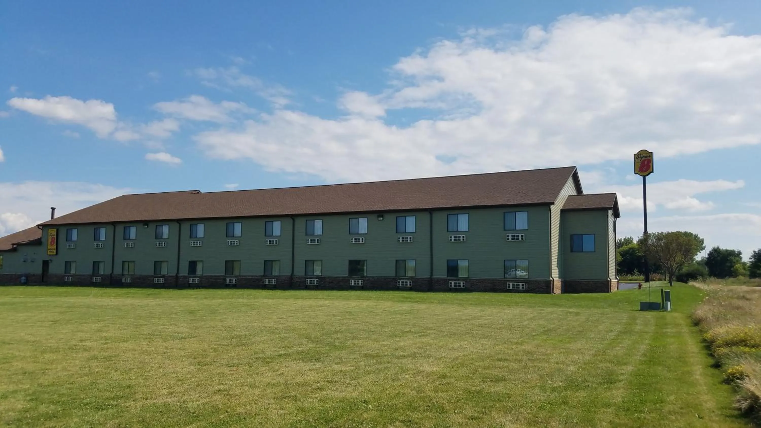 Natural landscape in Super 8 by Wyndham DeKalb IL