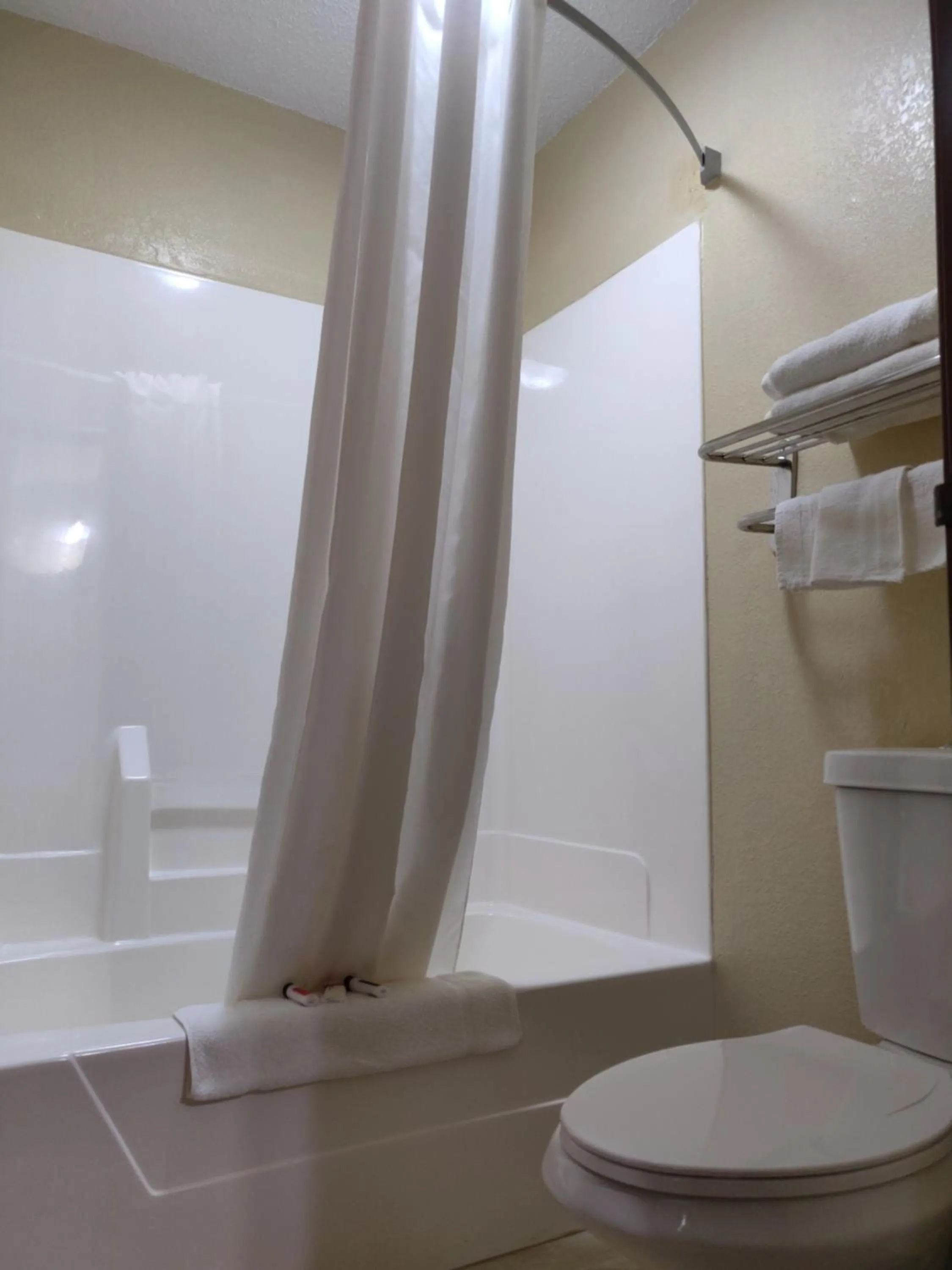 Super 8 by Wyndham DeKalb IL