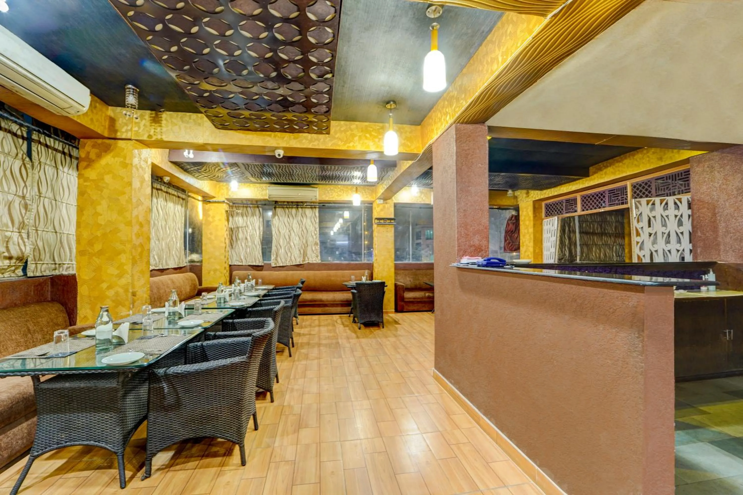 Restaurant/places to eat in Itsy Hotels Buddha Inn