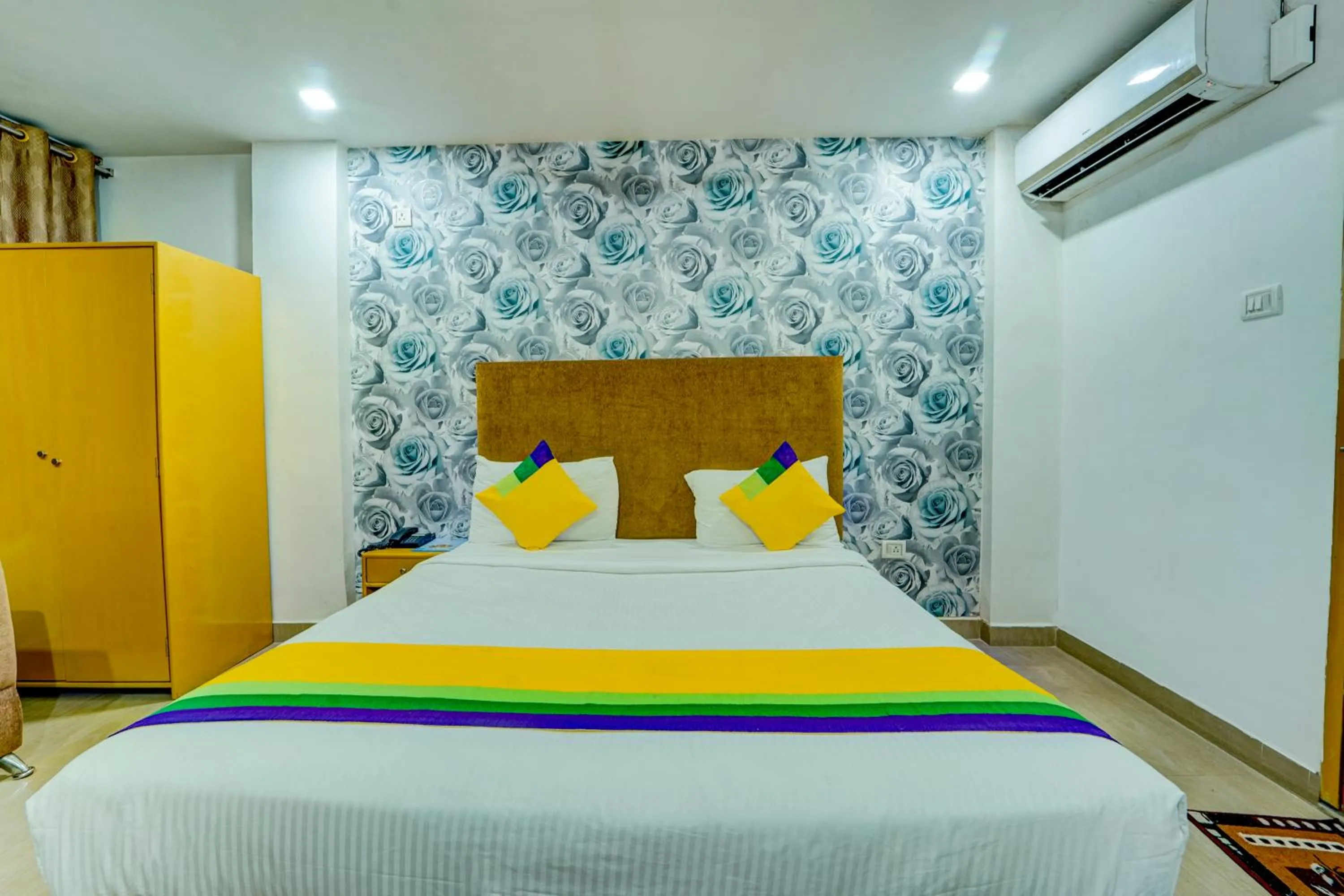 Bedroom, Bed in Itsy Hotels Buddha Inn