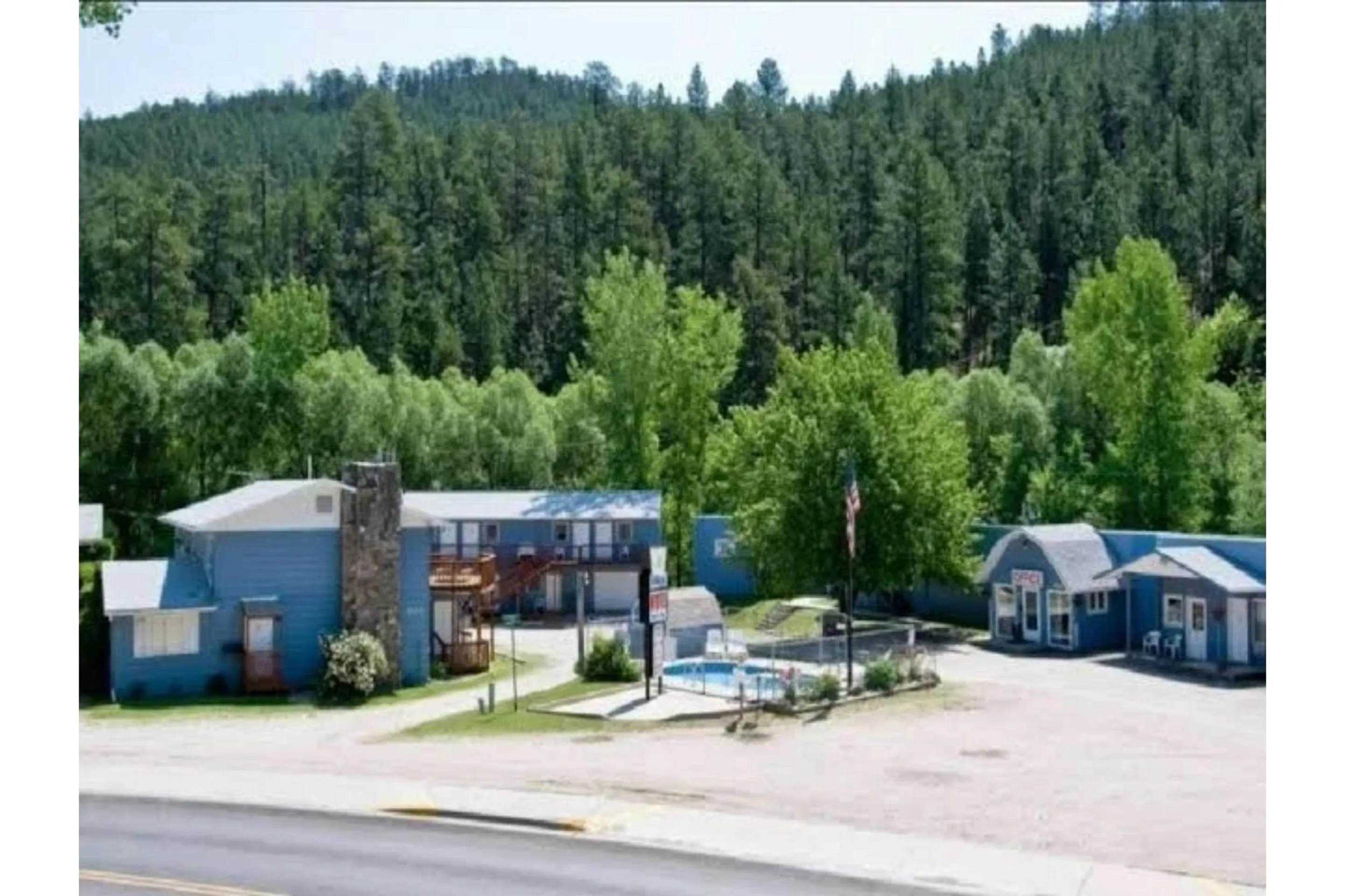 Property building in The Brookside Motel by Belvilla Keystone Near Mt Rushmore