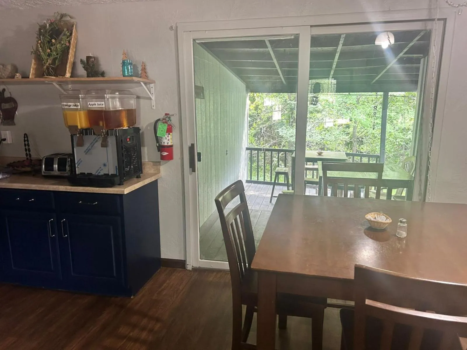 Breakfast in The Brookside Motel by Belvilla Keystone Near Mt Rushmore