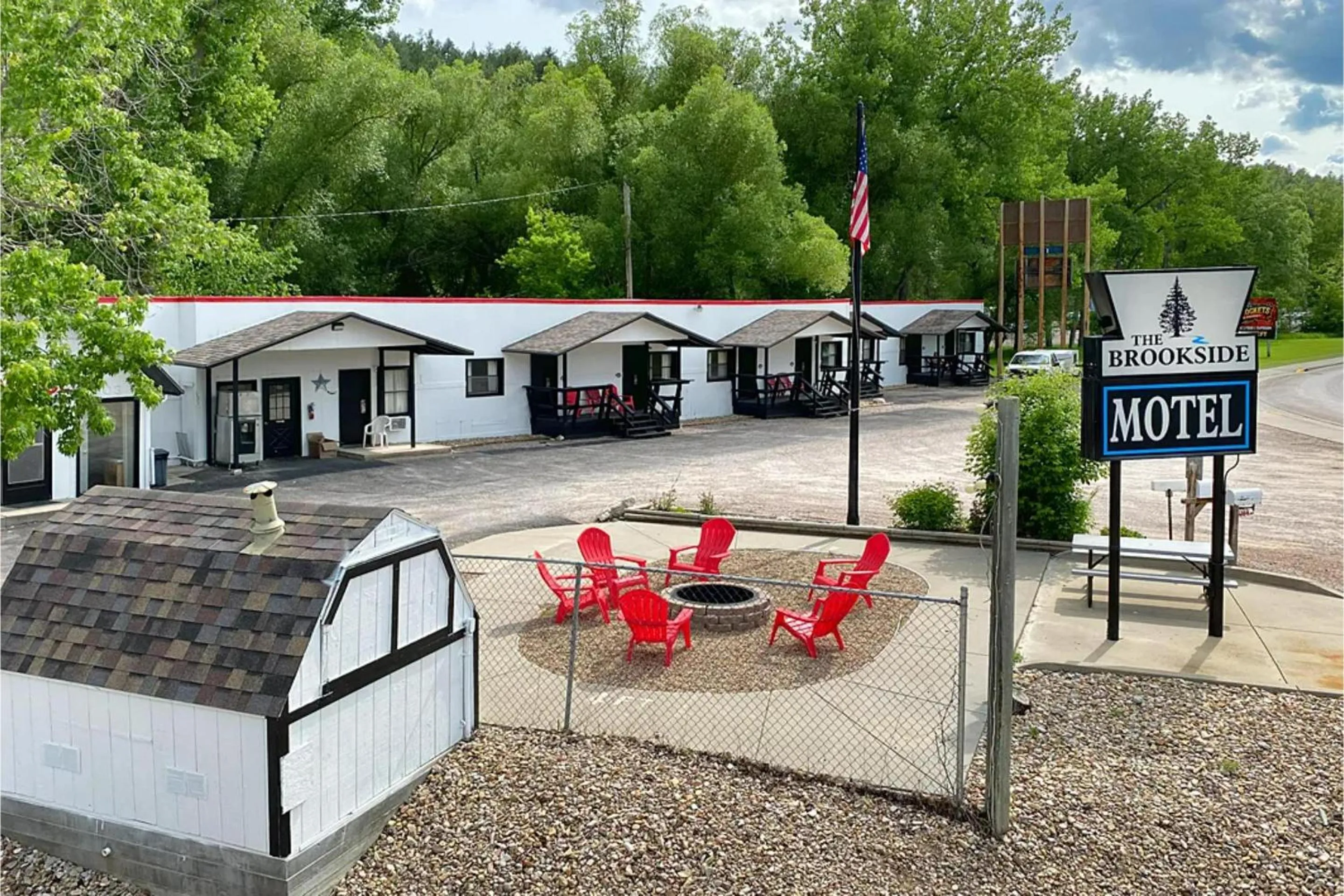 Property building in The Brookside Motel by Belvilla Keystone Near Mt Rushmore