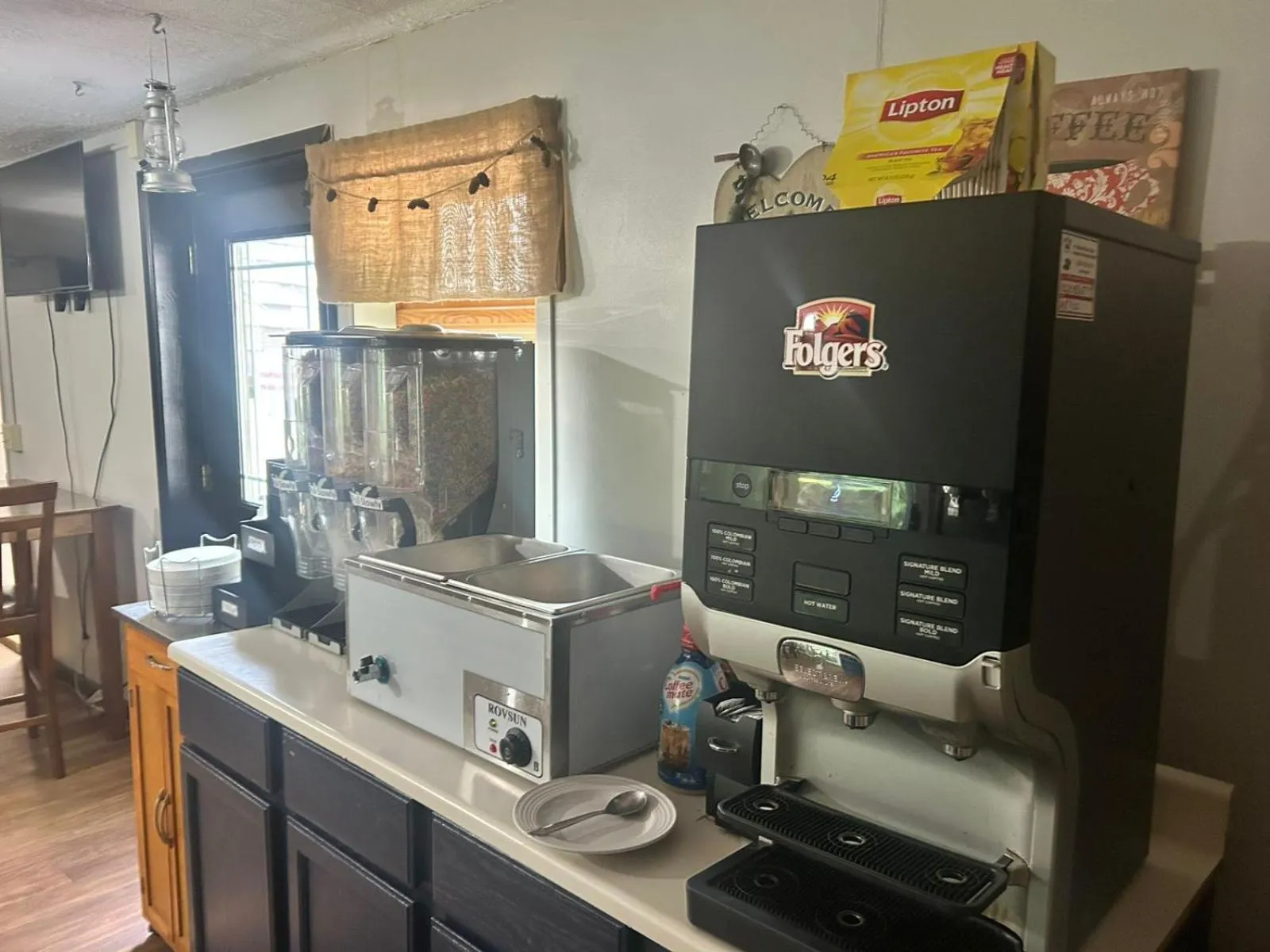 Breakfast in The Brookside Motel by Belvilla Keystone Near Mt Rushmore