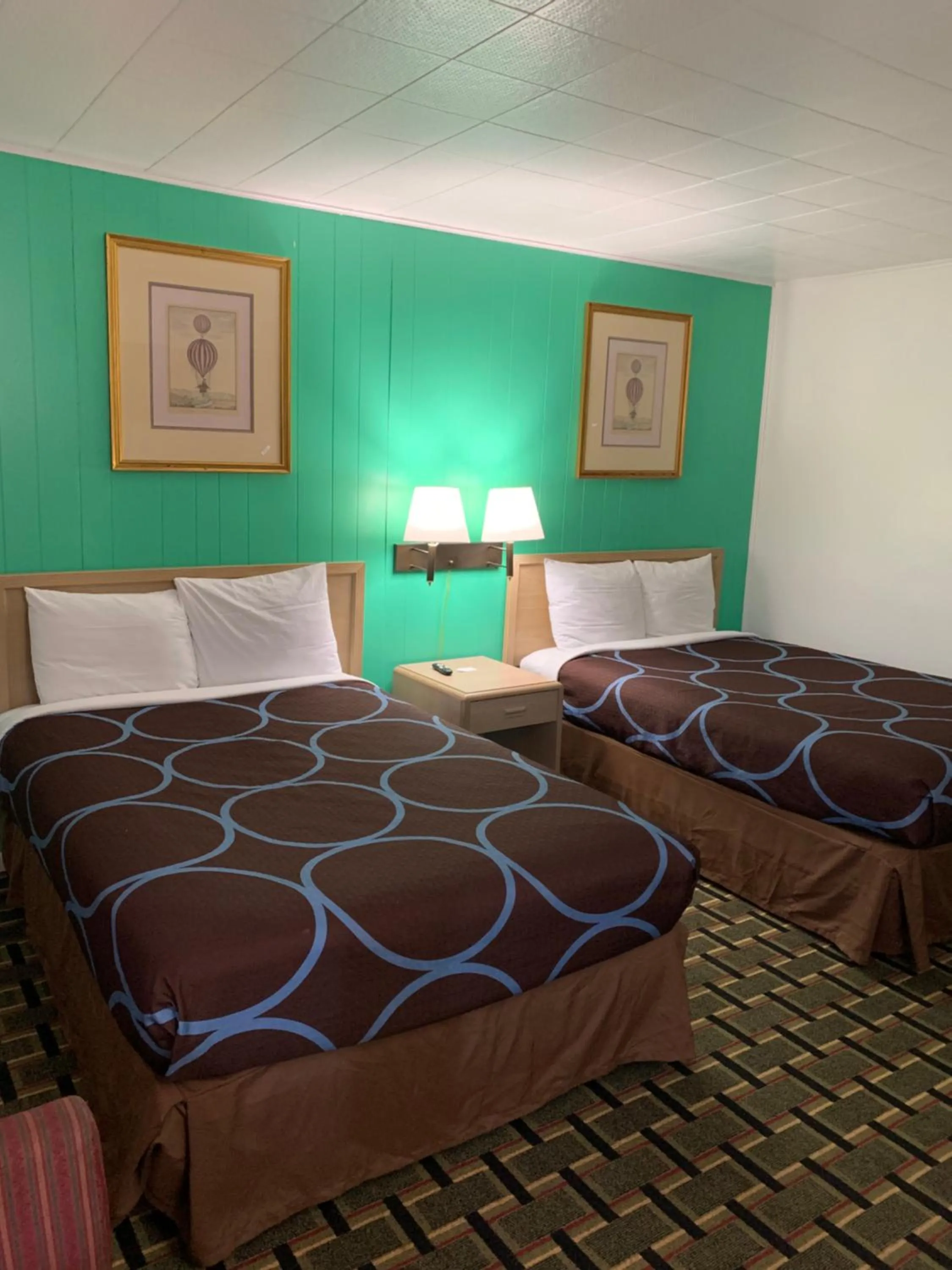 Bed in Village Inn Salina