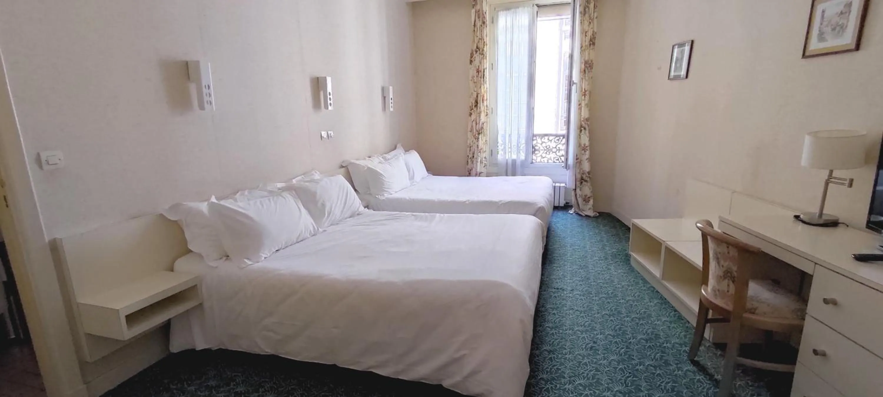 Bed in Grand Hôtel du Havre