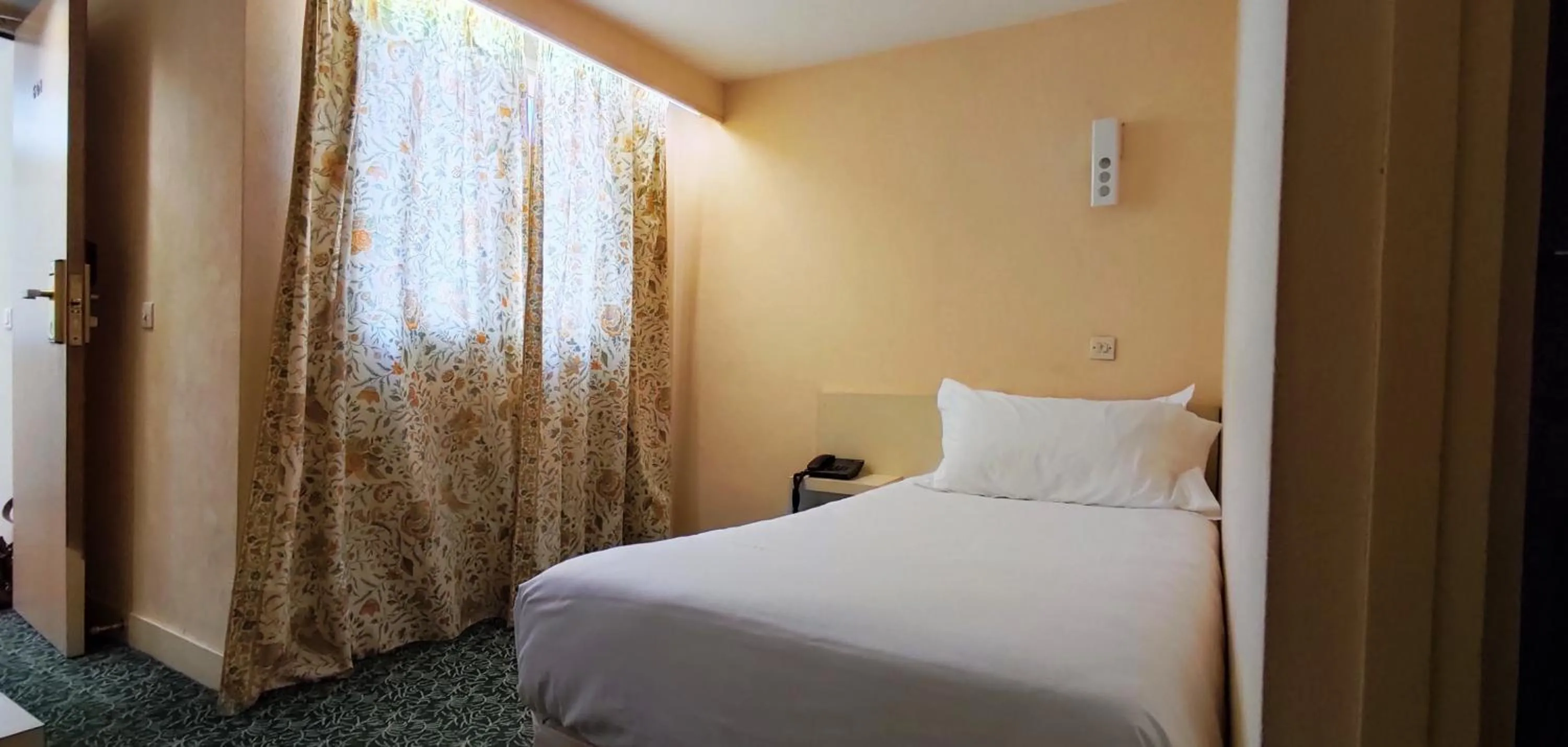 Bed in Grand Hôtel du Havre