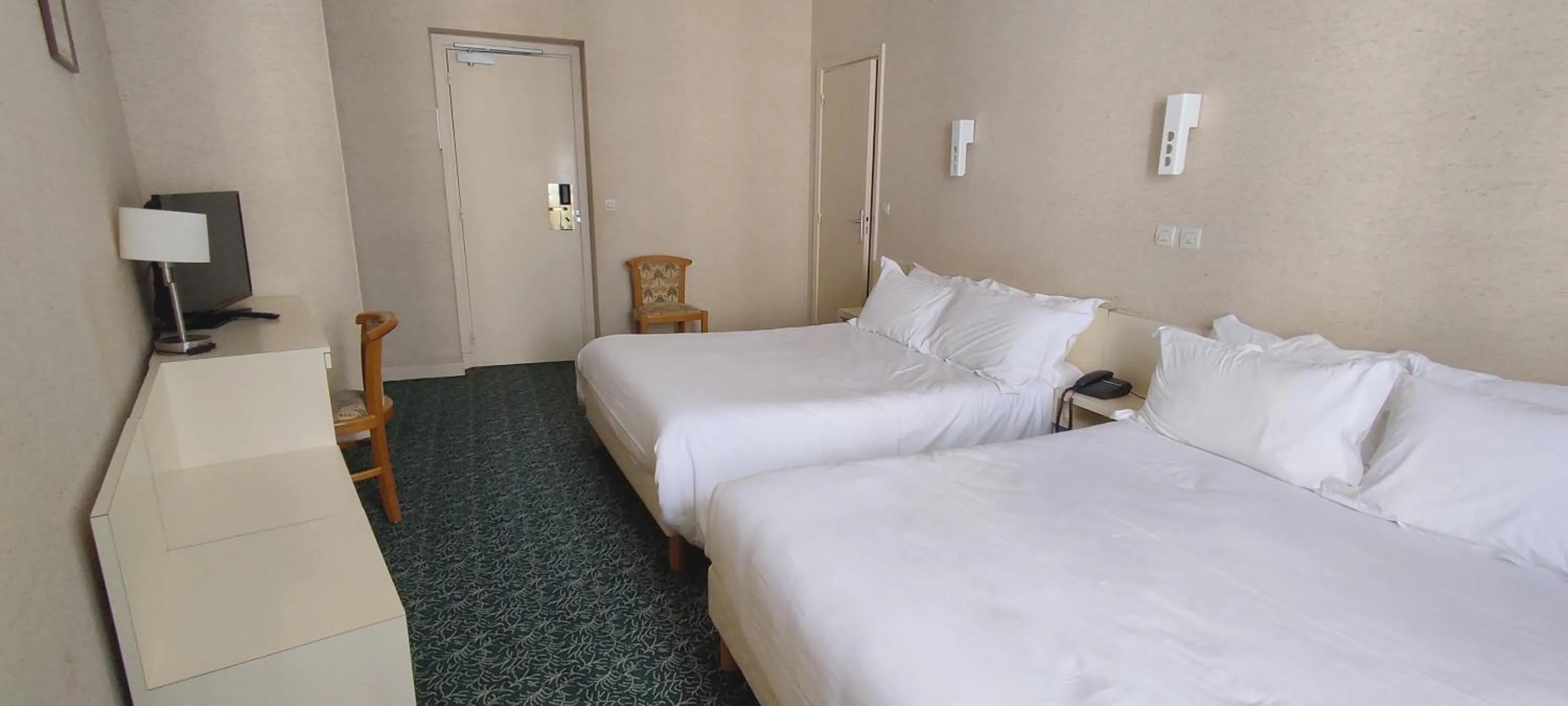 Bed in Grand Hôtel du Havre