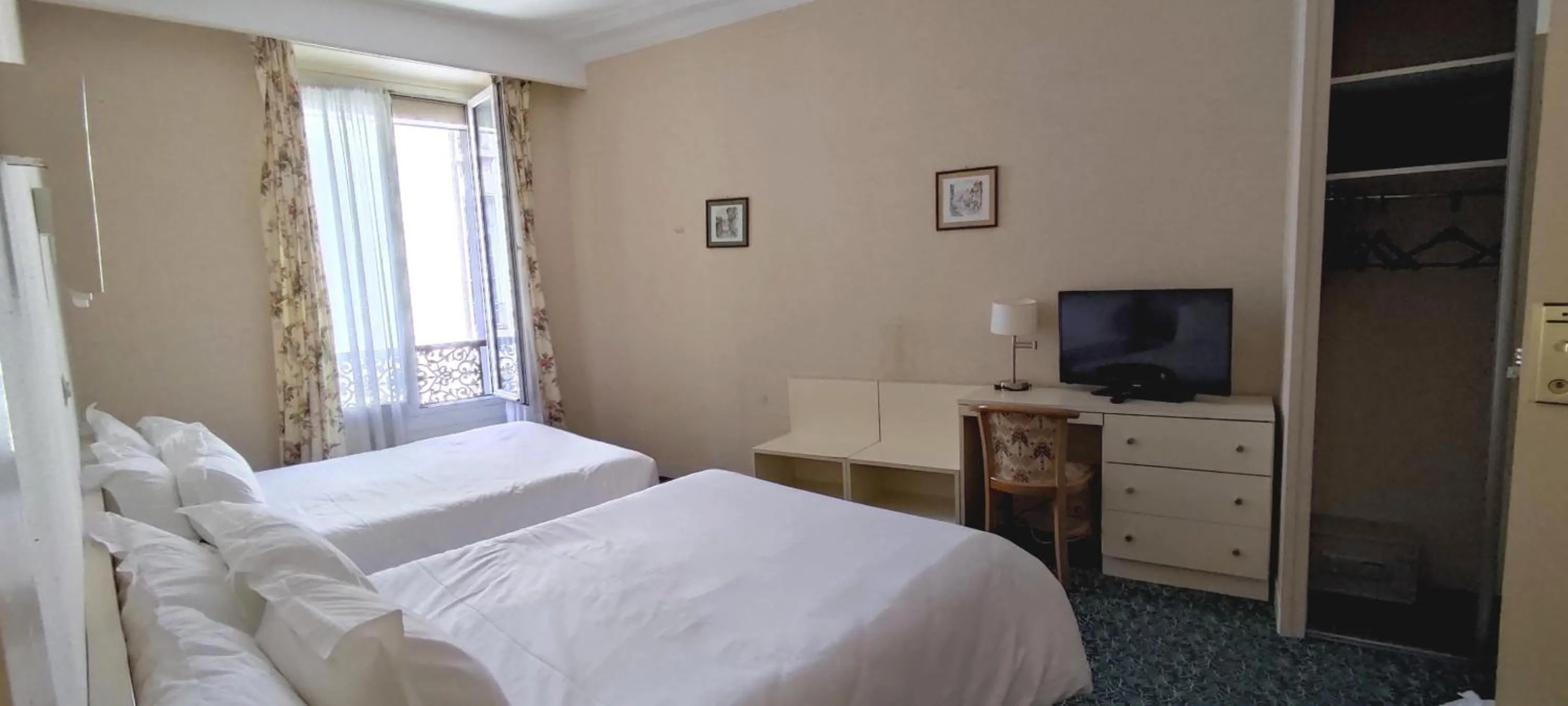 Bed in Grand Hôtel du Havre