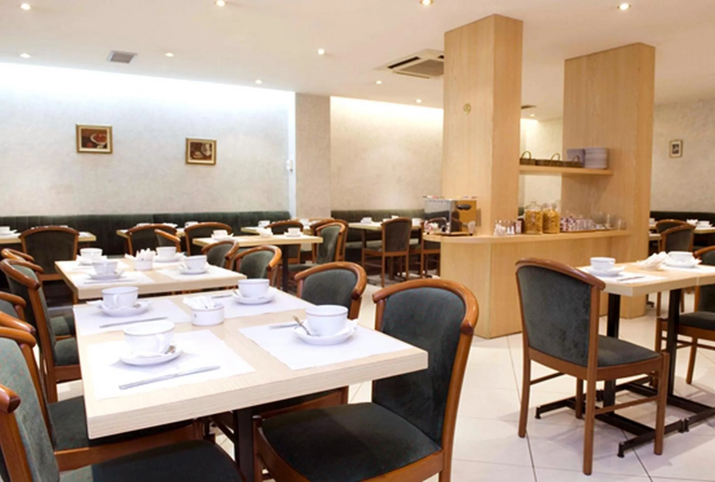 Restaurant/places to eat in Grand Hôtel du Havre